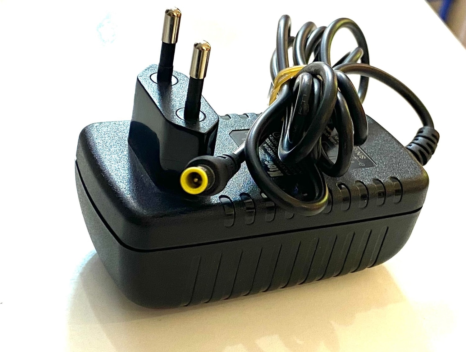 12 Volt 2 Amper Iğne Uçlu Adaptör