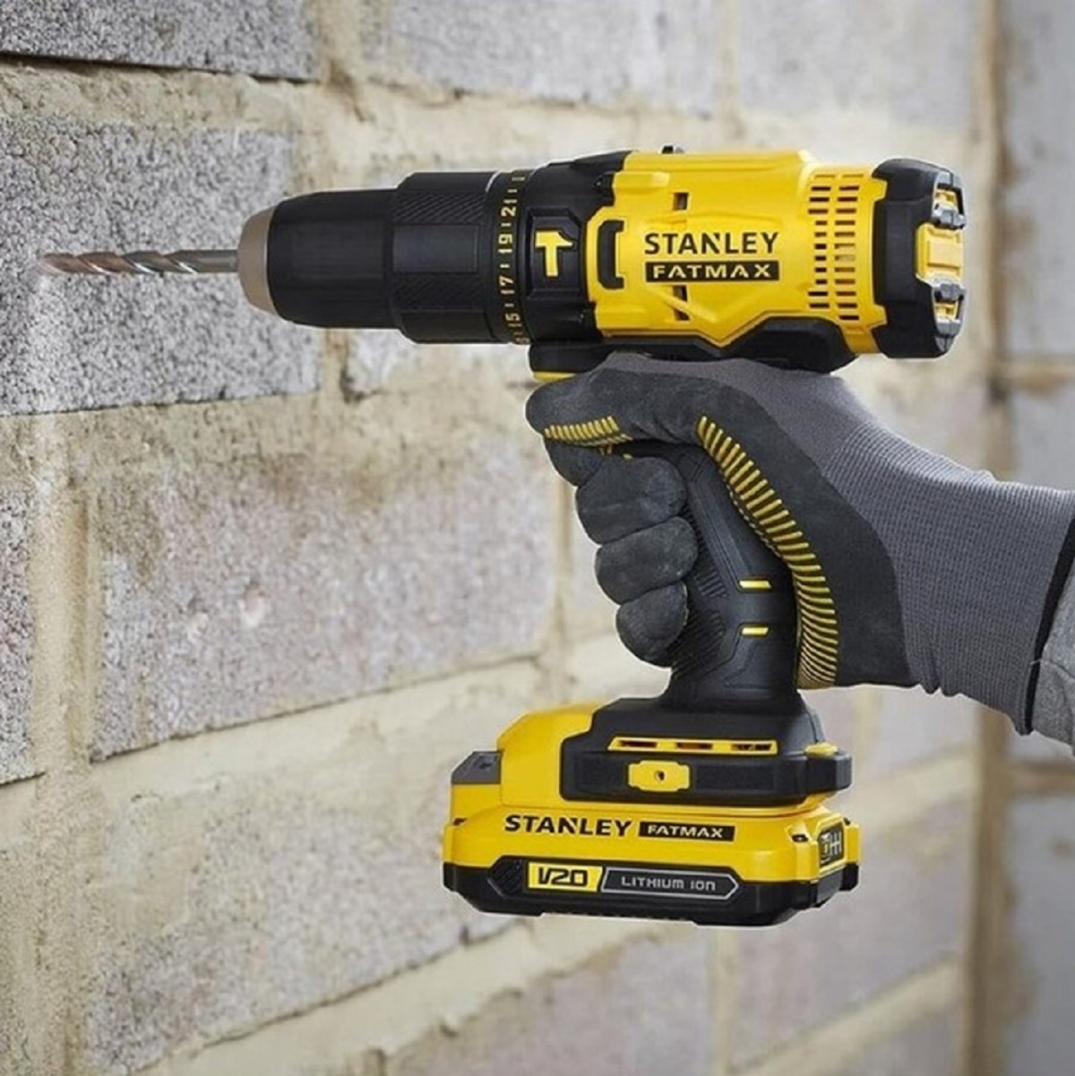 STANLEY SCD718 Çift Akülü Vidalama + 100 Ad Aksesuar + Sırt Çantası + Gözlük + Yapıştırıcı Seti