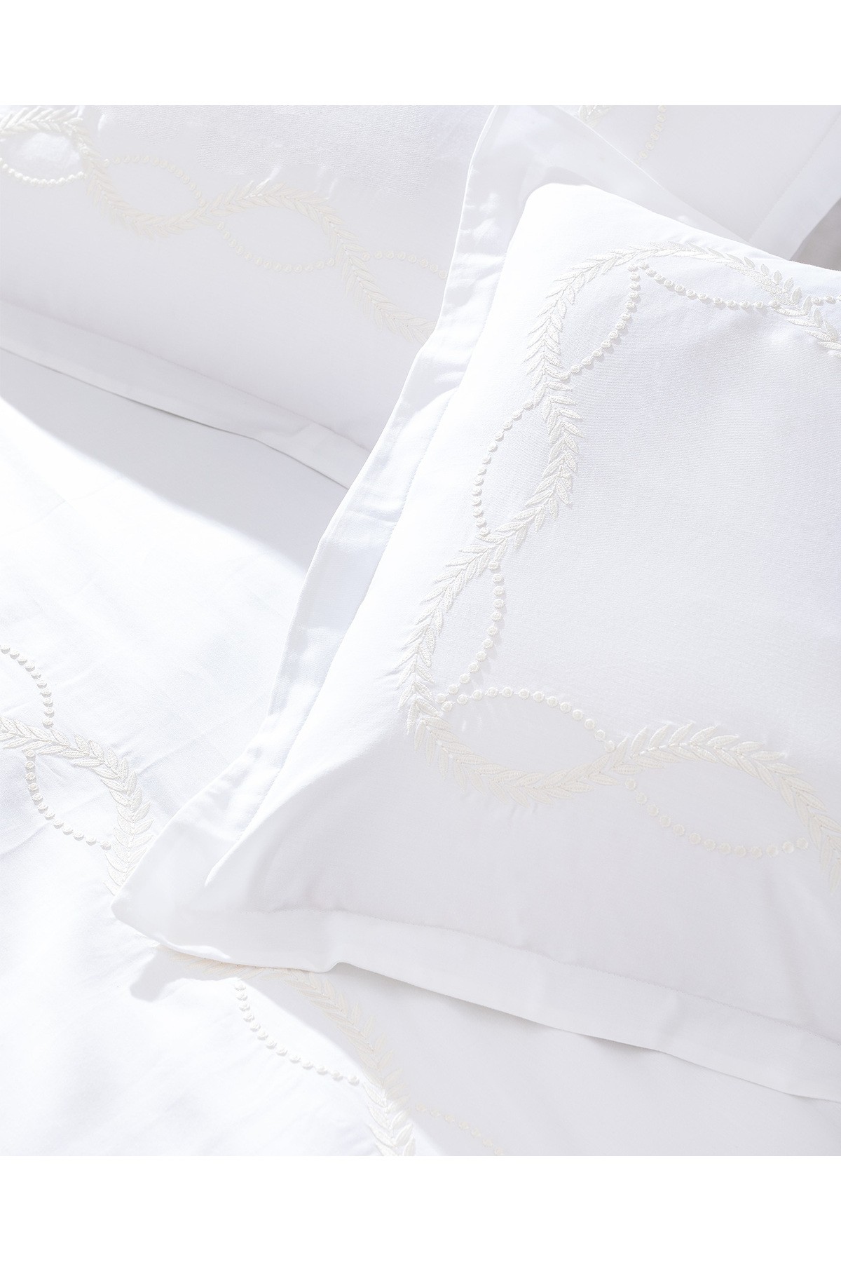 Marguerite King Size Nakışlı Nevresim Takımı - Saten