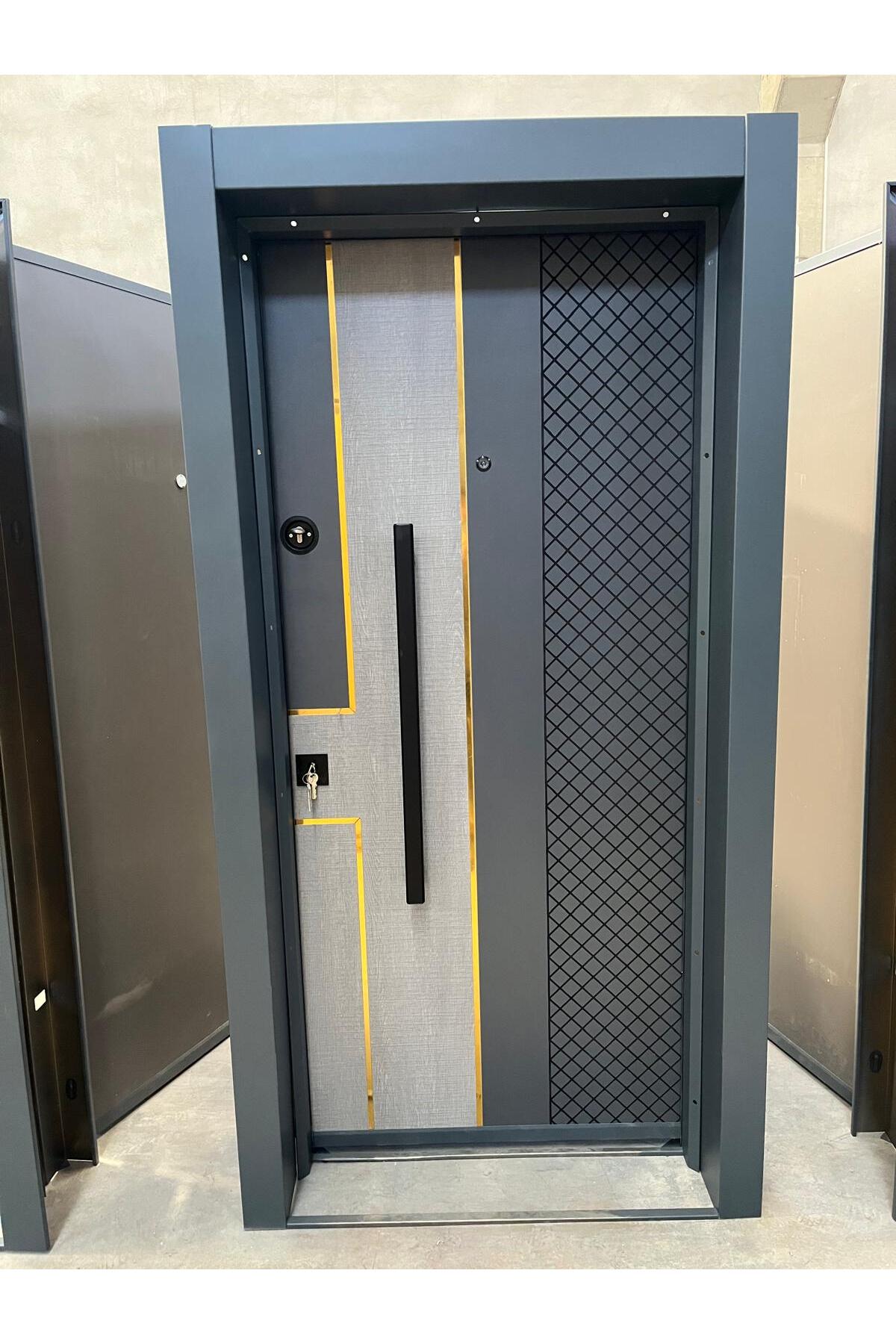 Krom Detaylı Çelik Kapı Sağ