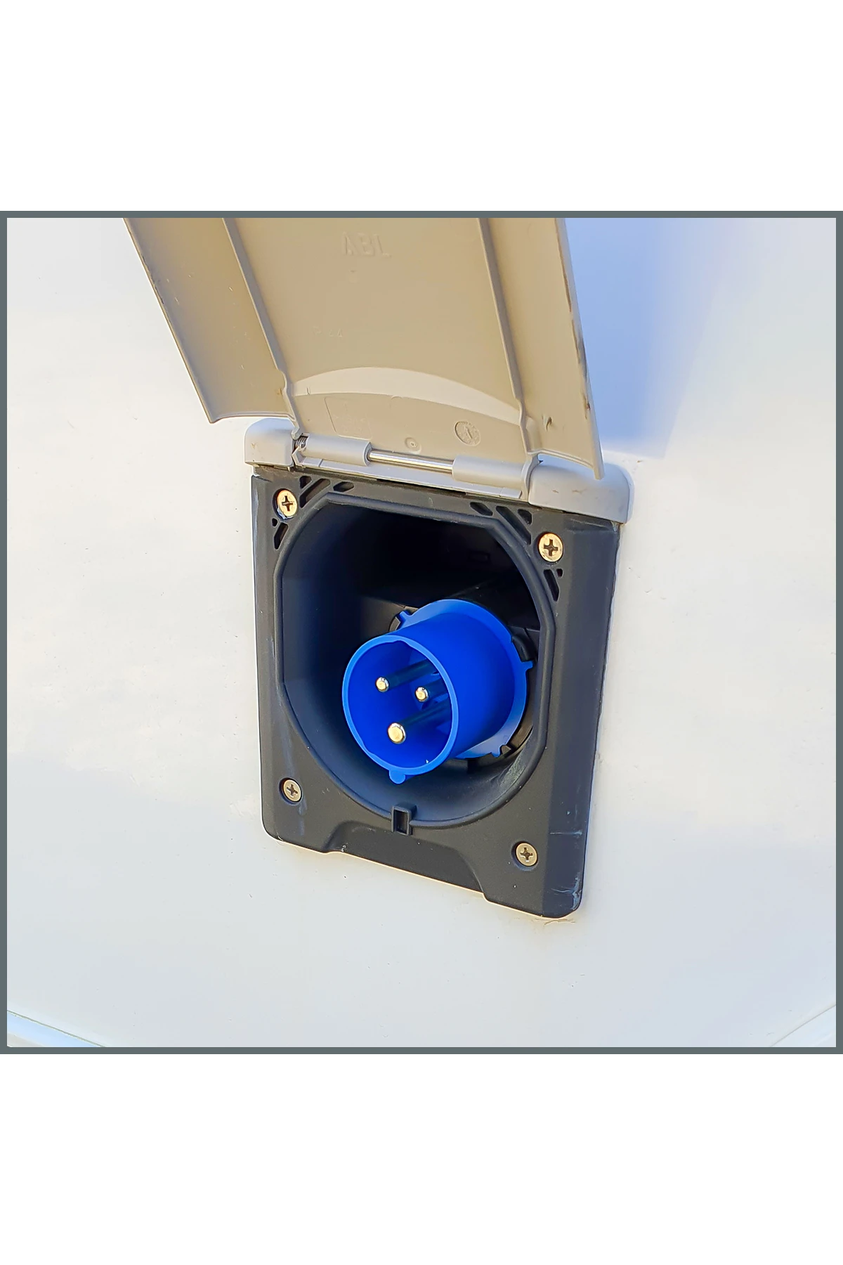 Tekne Ve Karavan Besleme Öncesi Ara Priz 2'li Ip66 1m. Pur Kablolu