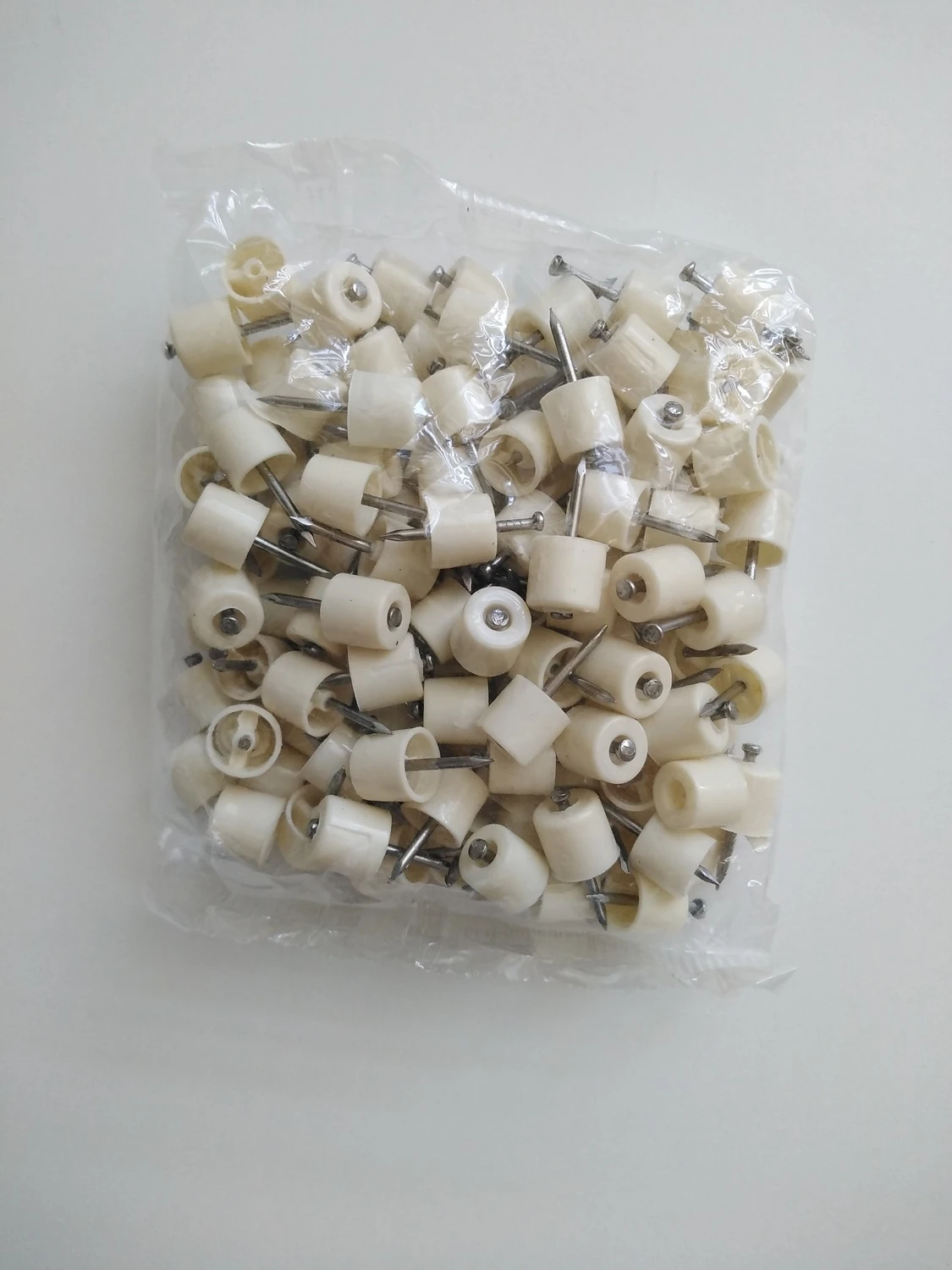 Çivili Raf Pimi Krem