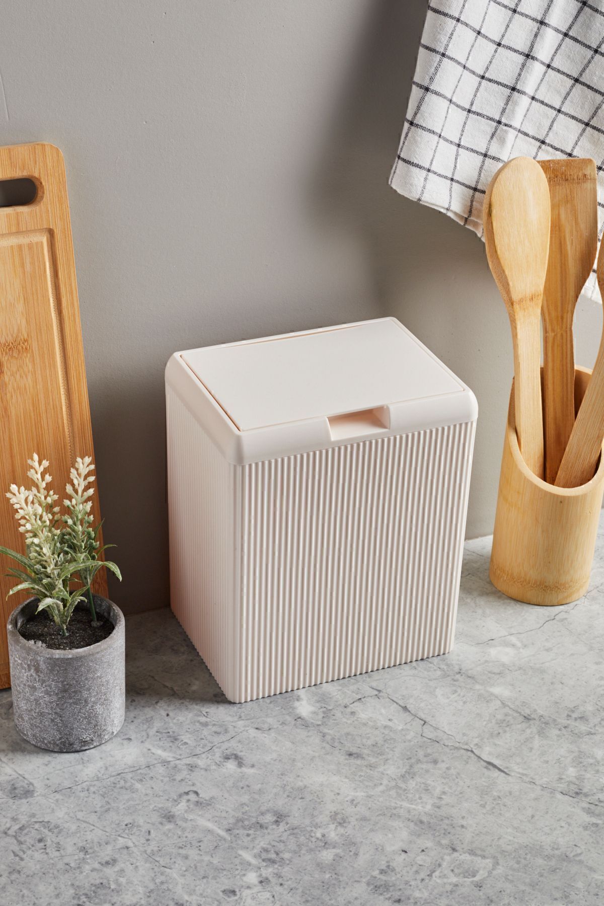 Marlon Luna White Akrilik Tezgah Üstü Çöp Kovası 4 Litre