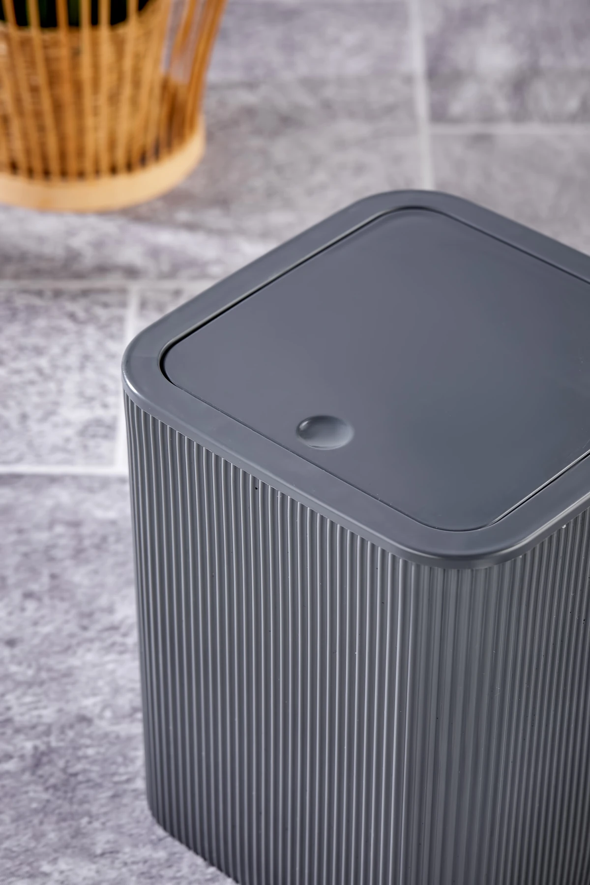 Line Çizgili Kare Kapaklı Klik Çöp Kovası Banyo Mutfak