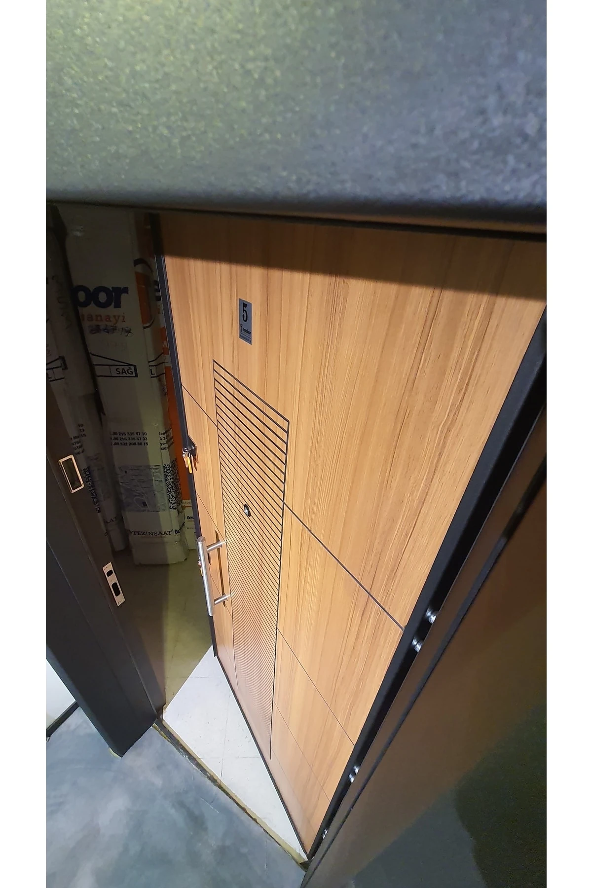 Ahşap Desenli Çelik Kapı, Tırnaklı Çelik Kapı, Çelik Kapı, Düz Model Çelik Kapı Sağ Açılım