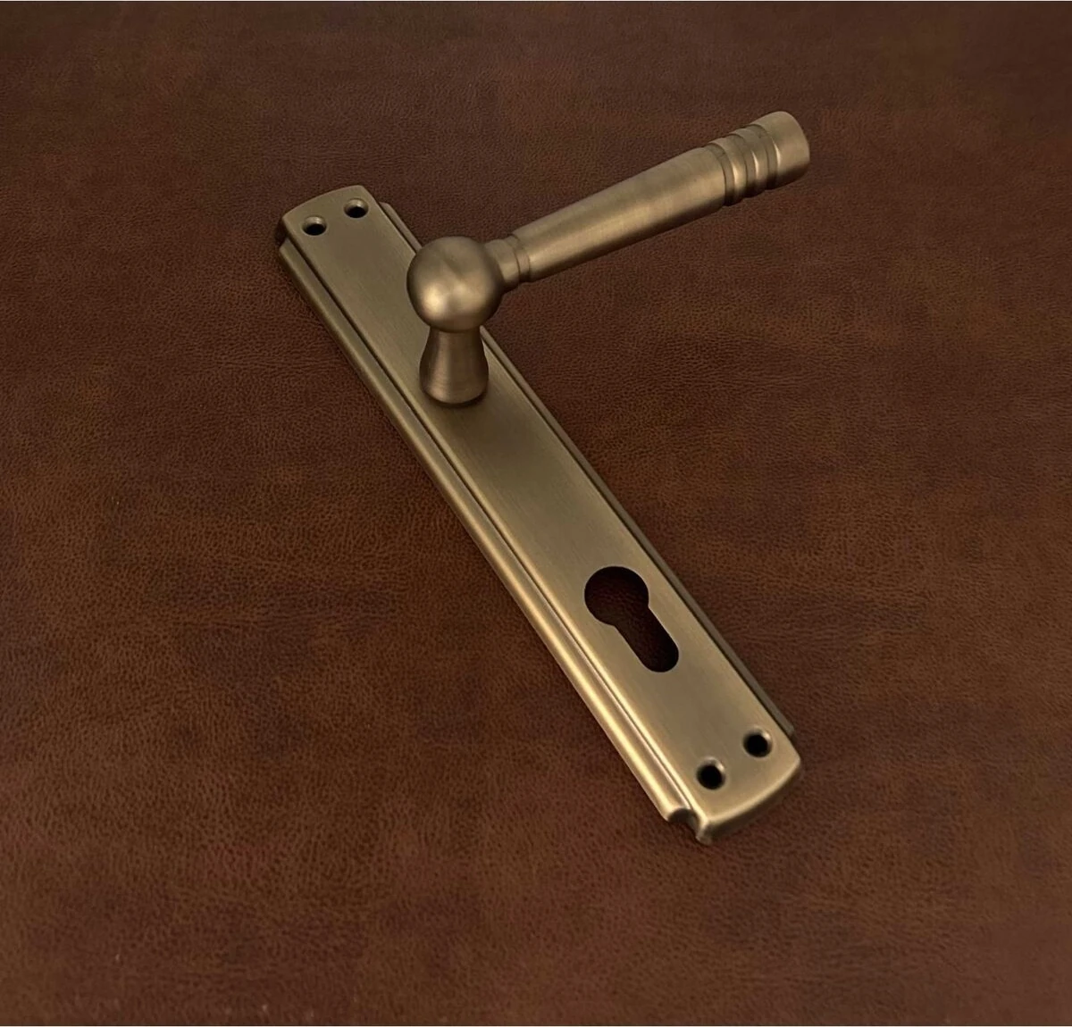 Osmanlı Mat Antik Sarı Bravo Aynalı Yale Çelik Kapı Kolu Sağ Aşağı Basar Tek Yön 1 Adet