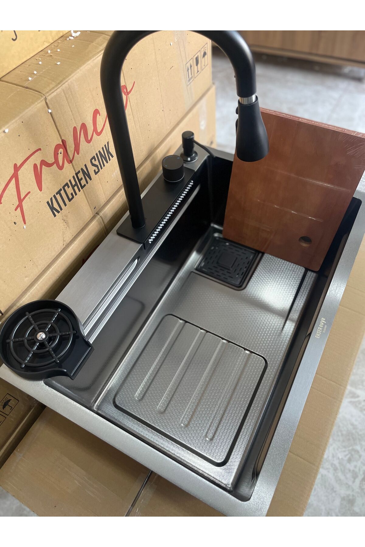 Ekser 65x45 Cm Akıllı Evye Seti Teknolojik Batatyalı Şelale Evye Siyah Tüm Aparatları Dahil