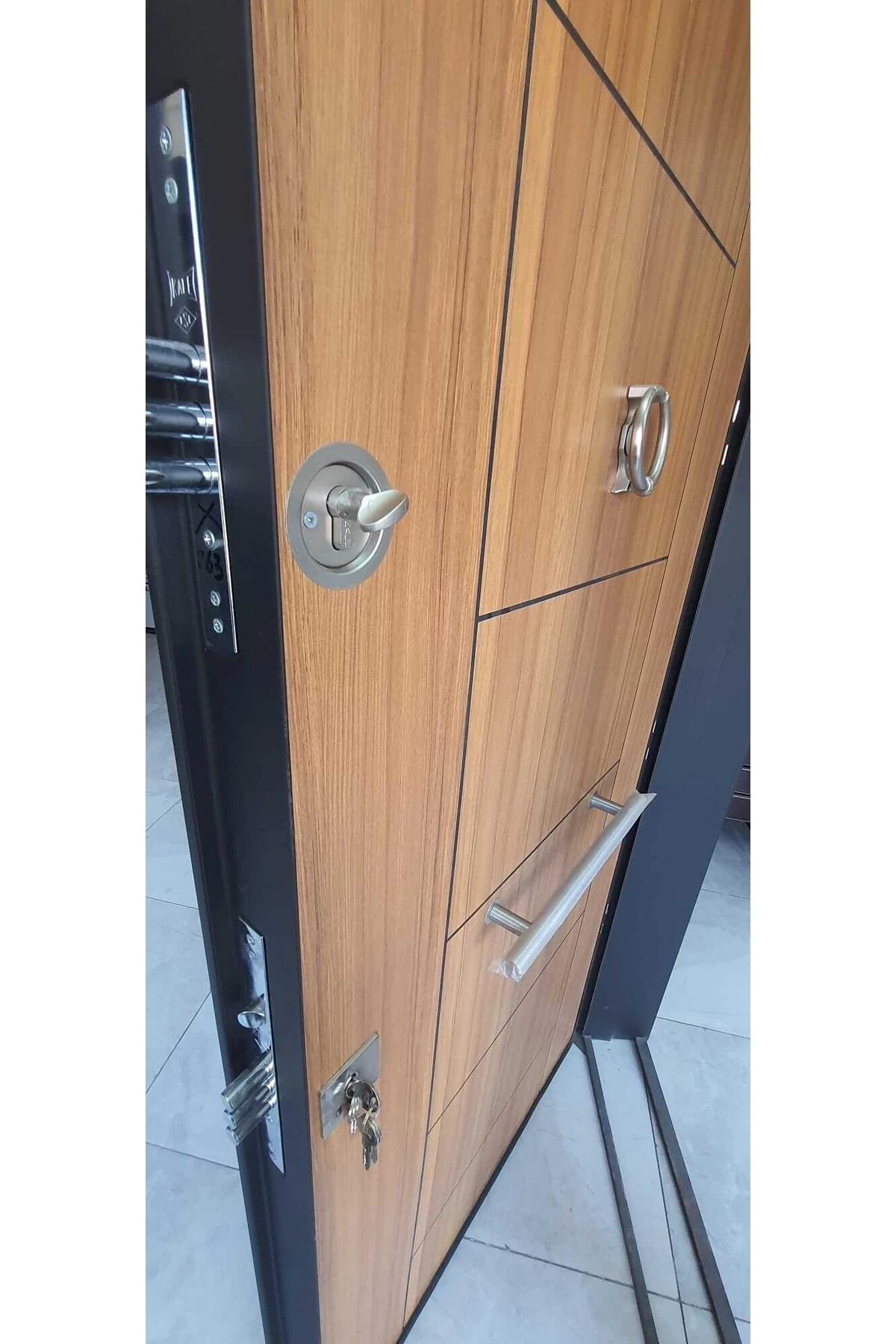 Çelik Kapı, Ahşap Desenli Çelik Kapı, Tırnaklı Çelik Kapı, Daire Kapısı Sol Açılım