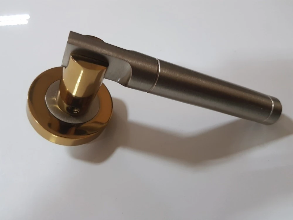 Çelik Kapı Kolu Rozetli Yasemin Albrifin Saten Sağ