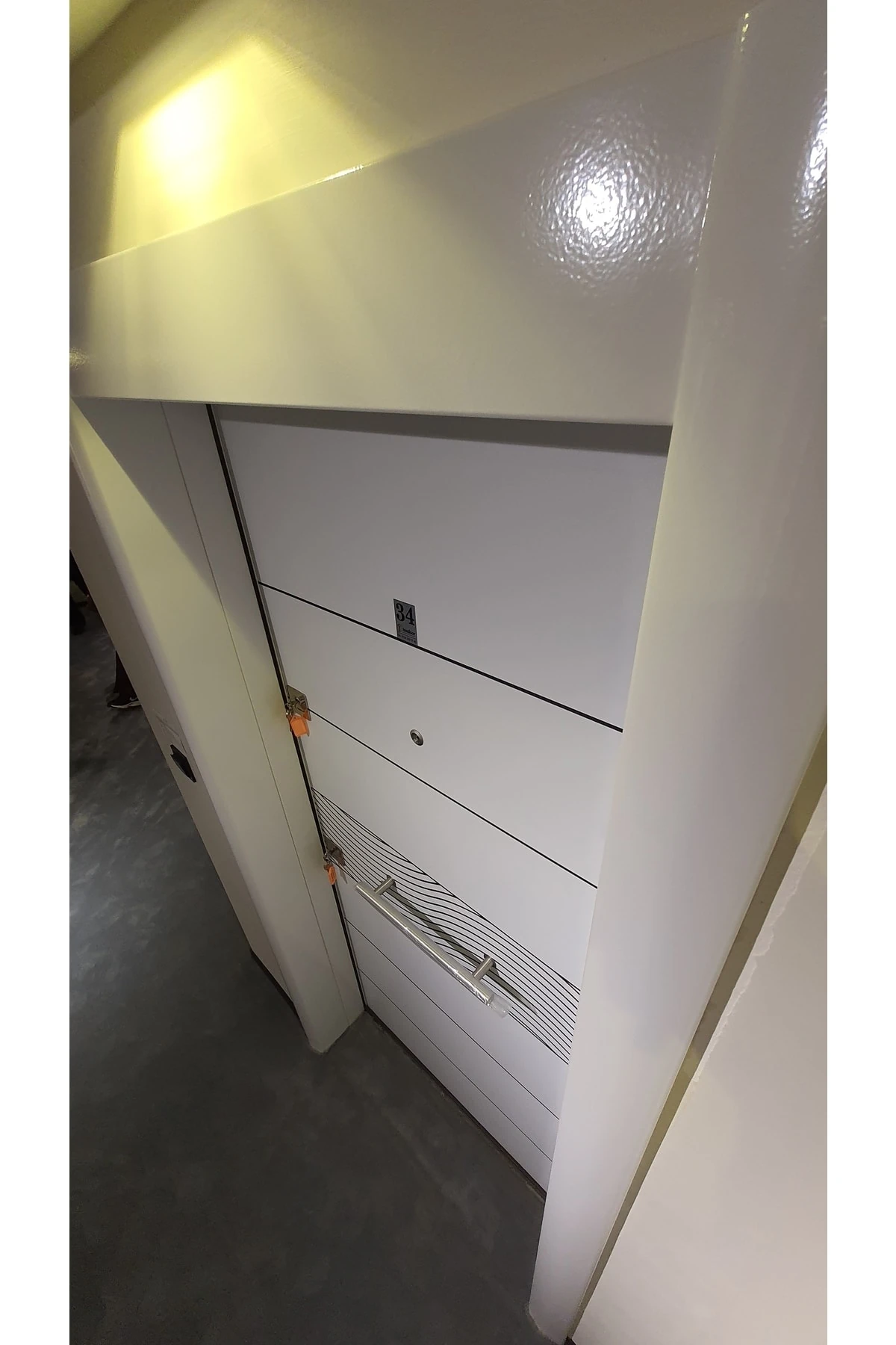 Çelik Kapı, Beyaz Çelik Kapı, Tırnaklı Çelik Kapı, Gizli Ayarlı Kasa Çelik Kapı Sol Açılım