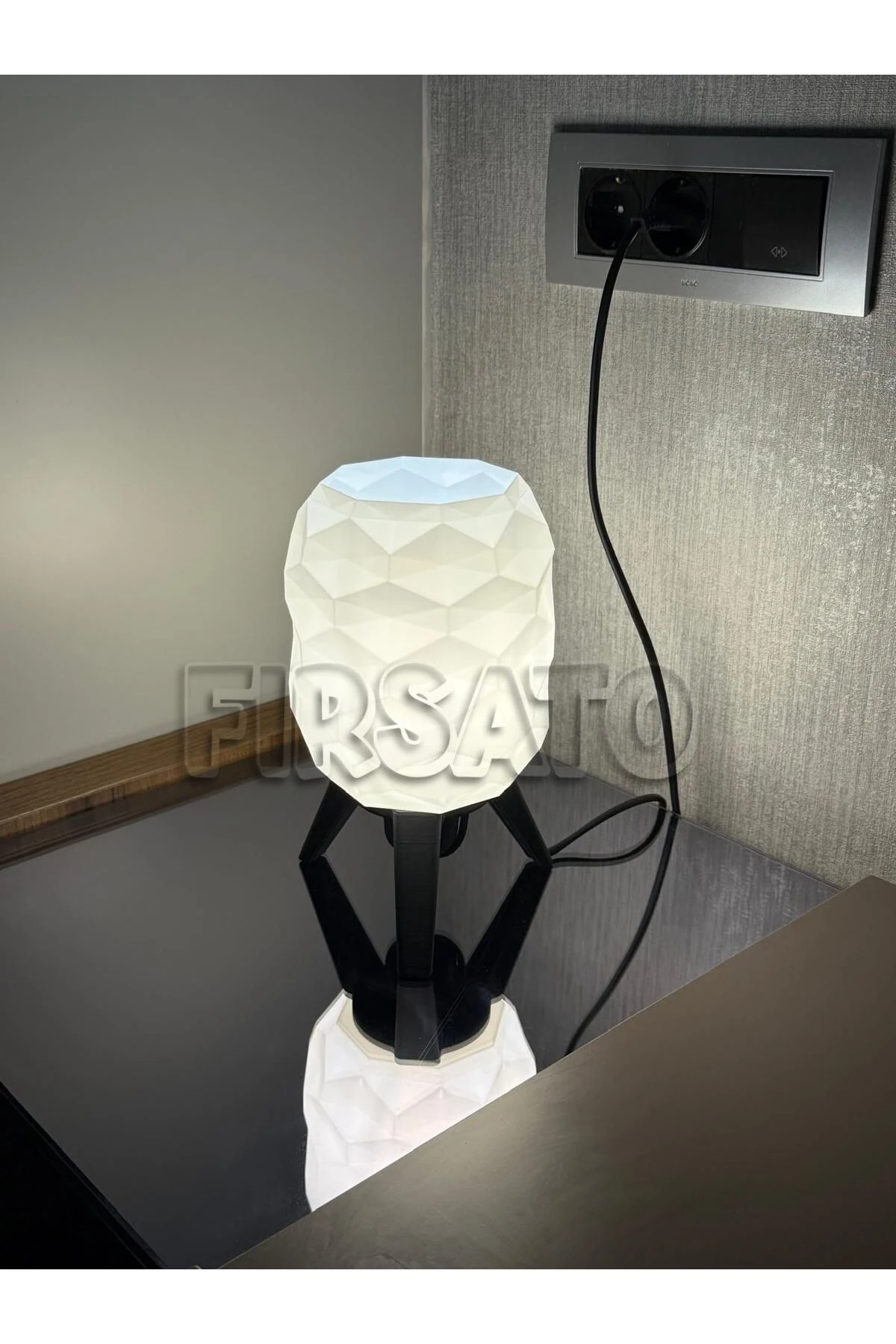Form Işıkları Serisi - Prizma Masa Lambası