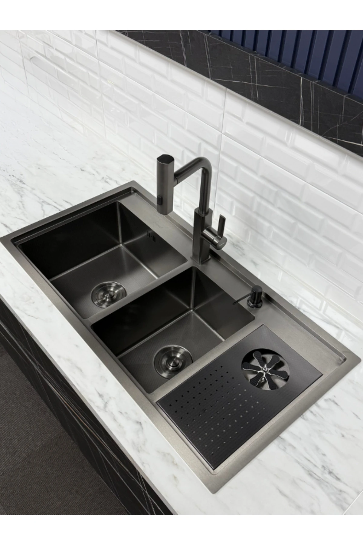 Moderno Double Paslanmaz Çelik Bardak Yıkamalı 2 Gözlü Mutfak Evyesi -Bal Peteği Yüzey 96x50cm SİYAH