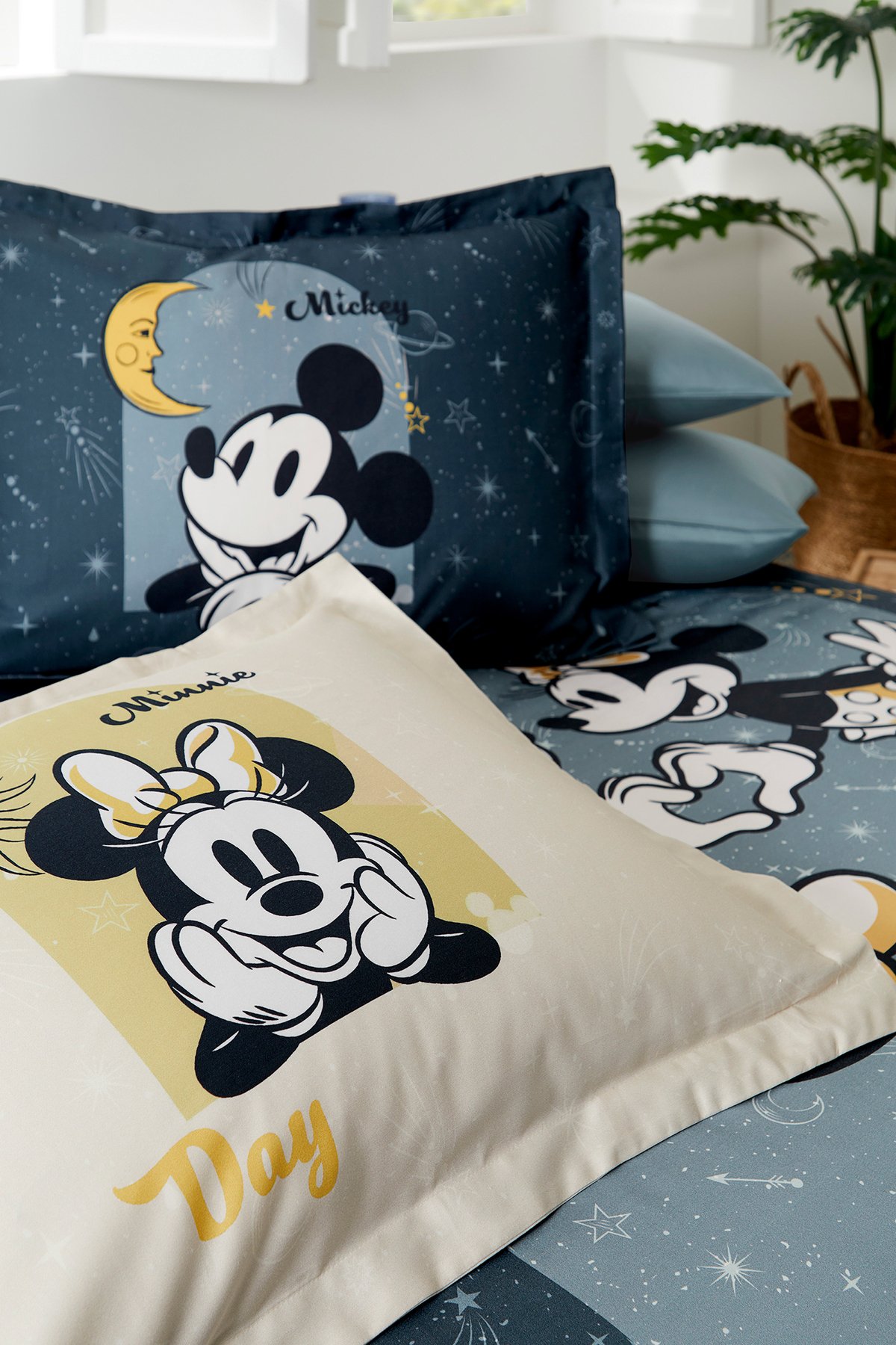 Mickey & Minnie Mouse Day Çift Kişilik Disney Lisanslı Lastikli Çarşaf Nevresim Takımı