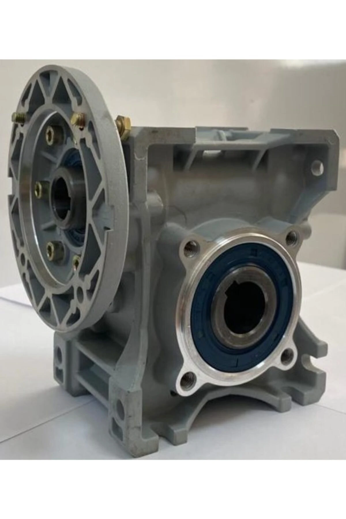 Derin Redüktör 30 I:7,5-80 63b14 En Düşük Devir Ile En Yüksek Devir Aralığıdır