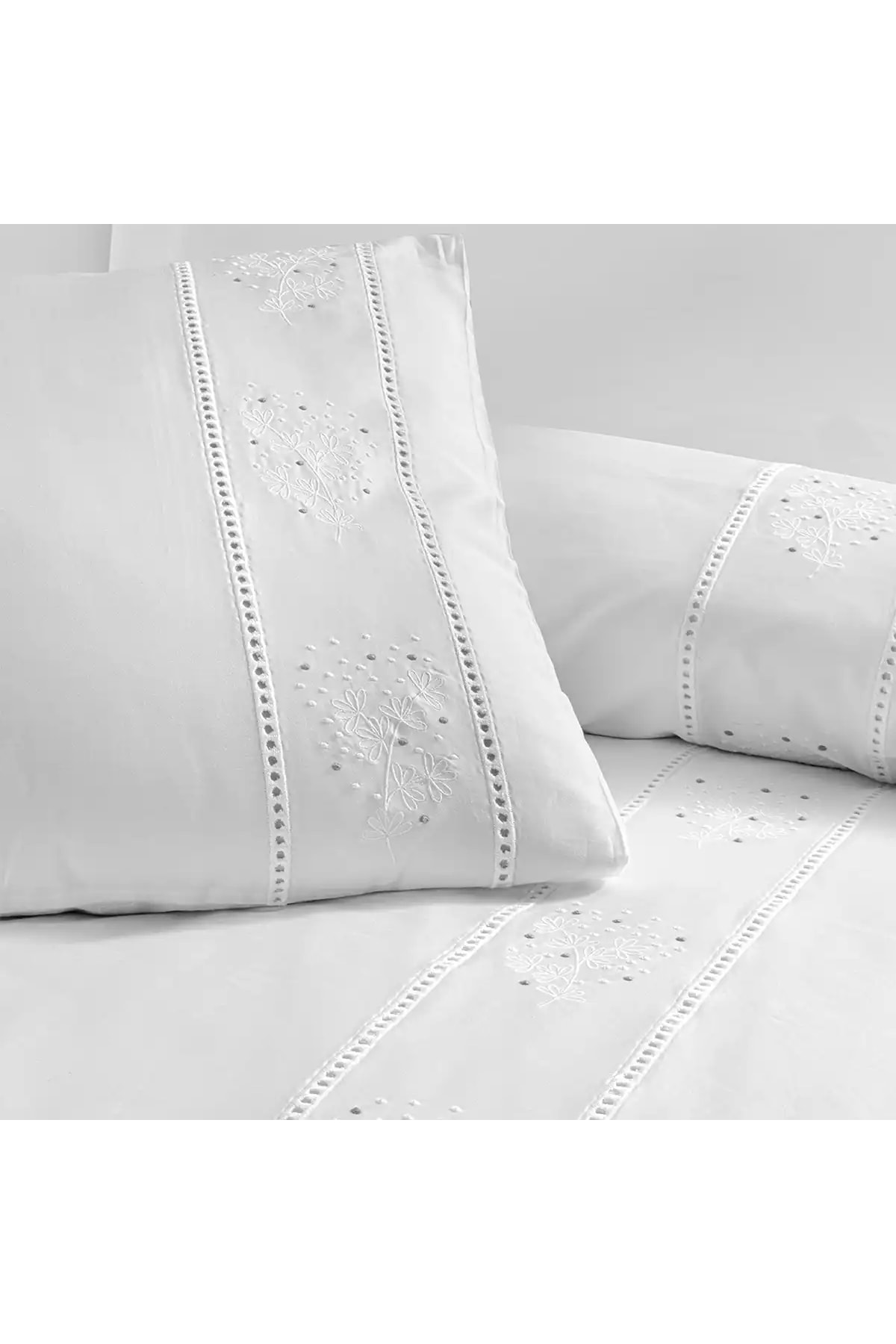 Grace 300 Tc Pamuk Perkal Nakışlı ve Ajurlu King Size Nevresim Seti Beyaz