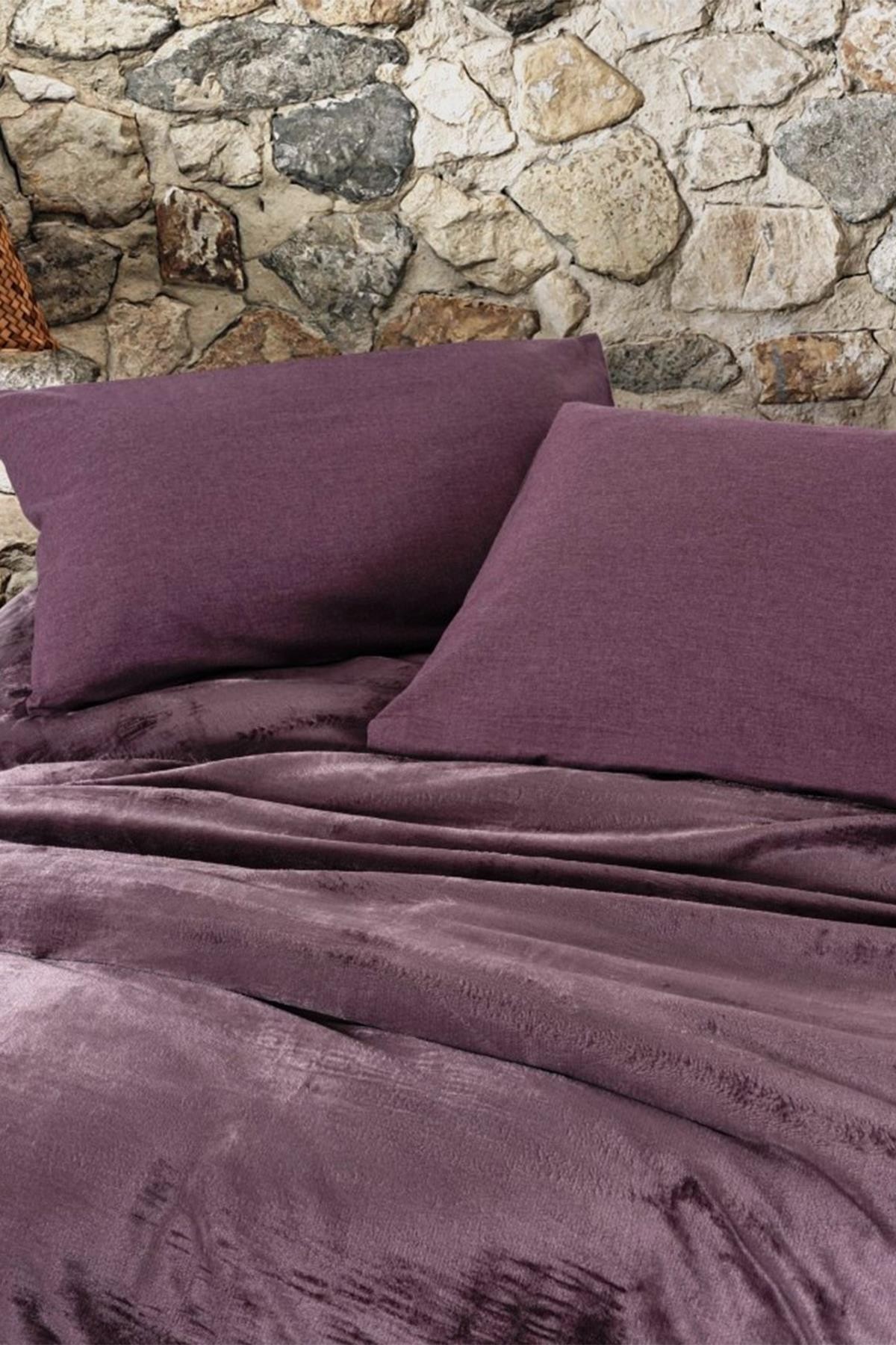 Flossy Mürdüm Velvet Çift Kişilik Nevresim Takımı | Şık ve Konforlu Tasarım