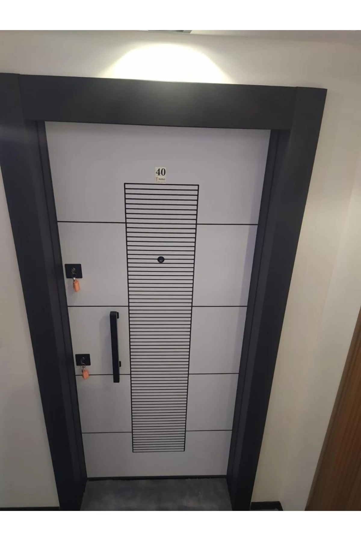 Çelik Kapı, Tırnaklı Çelik Kapı, Düz Model Kapı, Beyaz Renk Antrasit Desenli Çelik Kapı Sağ Açılım