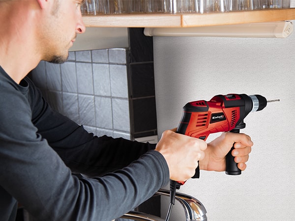 Darbeli Matkap TC-ID 550 E (550 W, elektronik devir ayarı, devir ön seçimi, sağ/sol dönüş, metal derinlik mesnedi, yardımcı tutma kolu) - 4258621