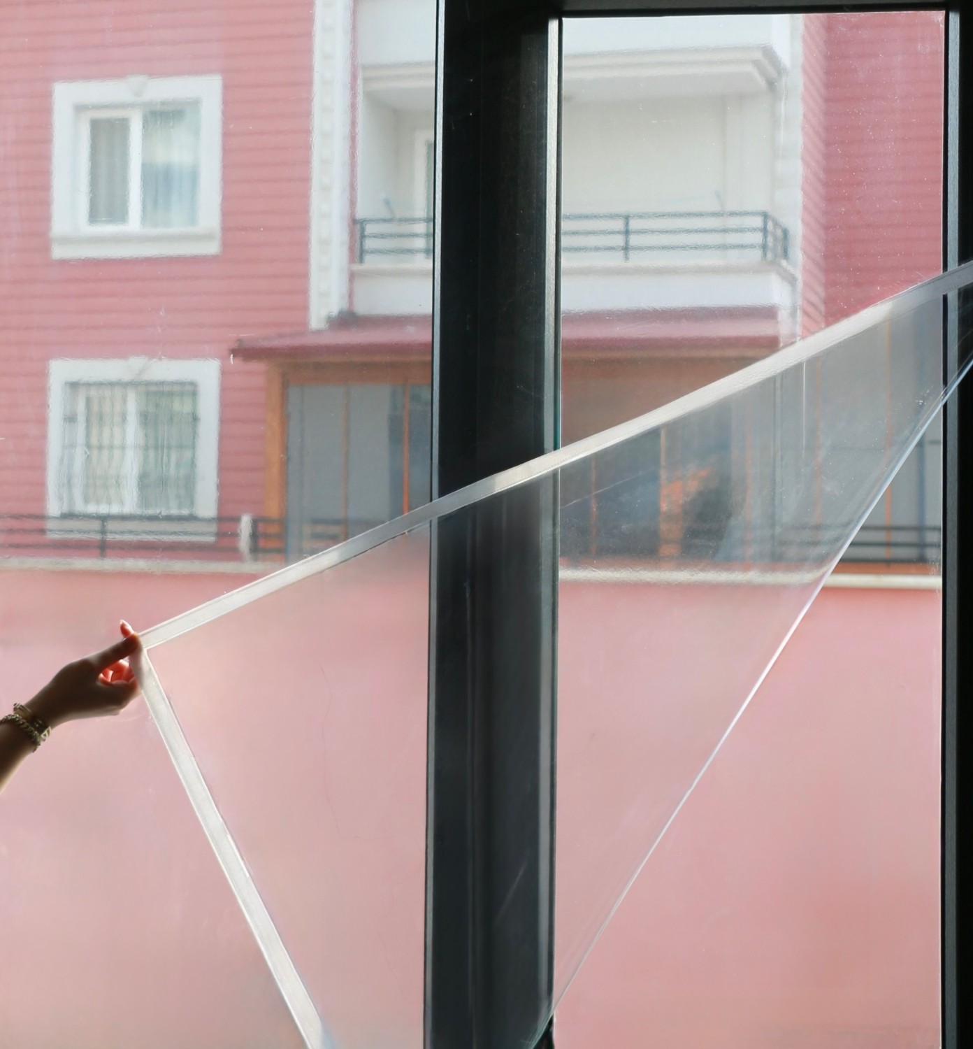 - Özel Ölçü Şeffaf PVC Cırt Cırtlı Yalıtım Perdesi – Balkon, Çardak, Pencere ve Açık Alanlar İçin Rüzgar ve Soğuk Önleyici İzolasyon