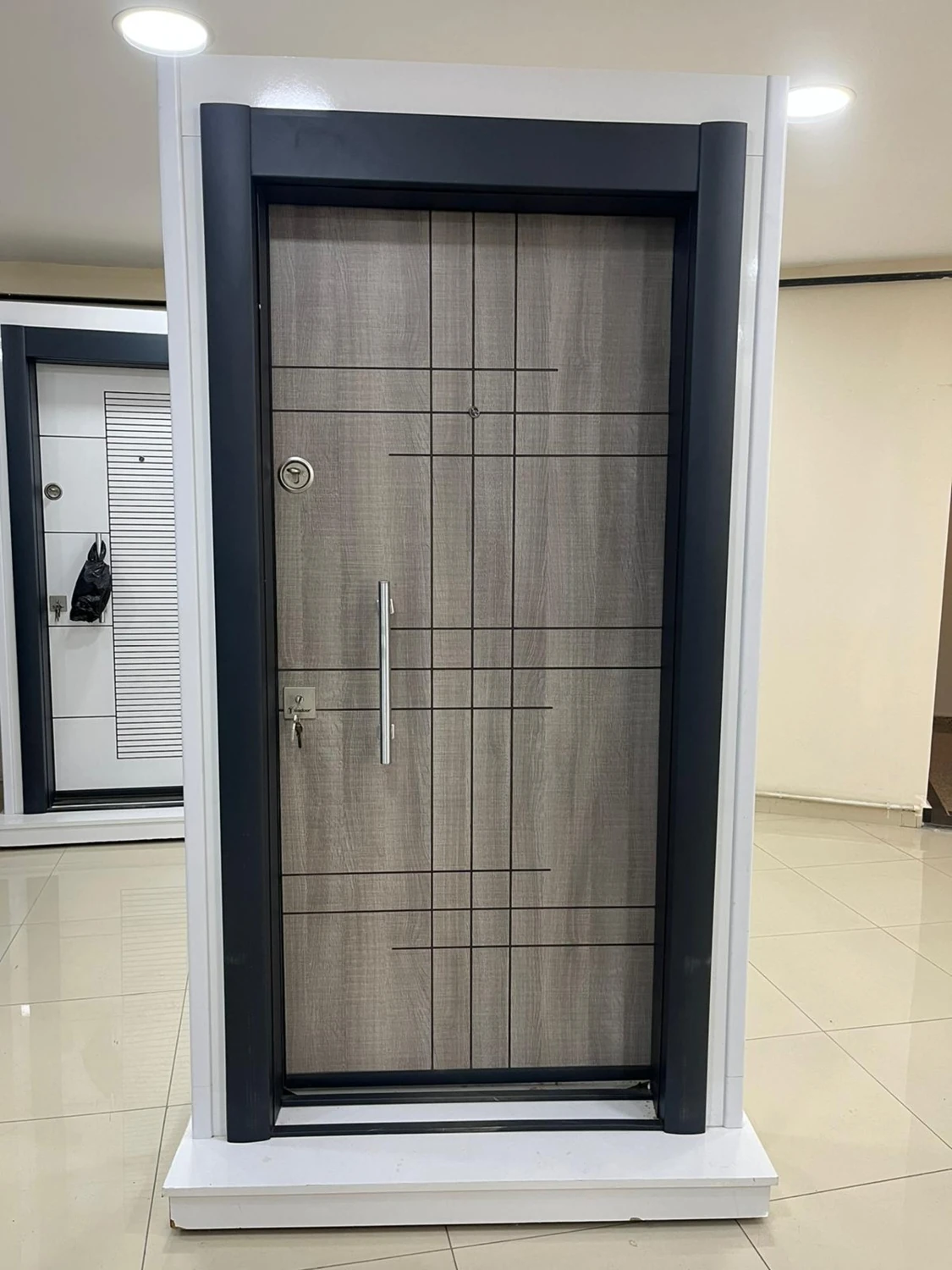 Ahşap Desenli Çelik Kapı Daire Giriş Kapısı Sol Açılım Tırnaklı Sistem