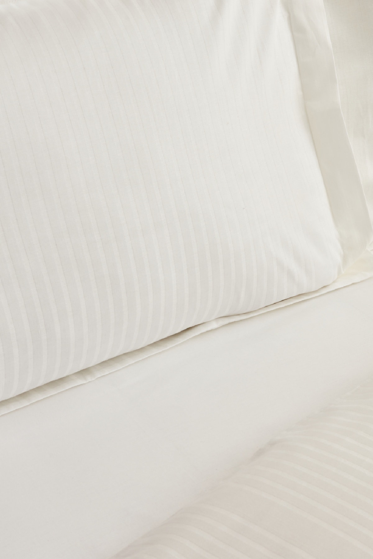 Uniq %100 Pamuk Saten King Size Nevresim Takımı Beyaz