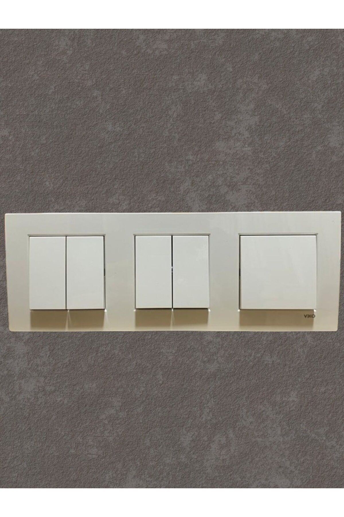 Karre 3'lü Set 2 Adet Komütatör 1 Adet Anahtar 3'lü Çerçeve Beyaz