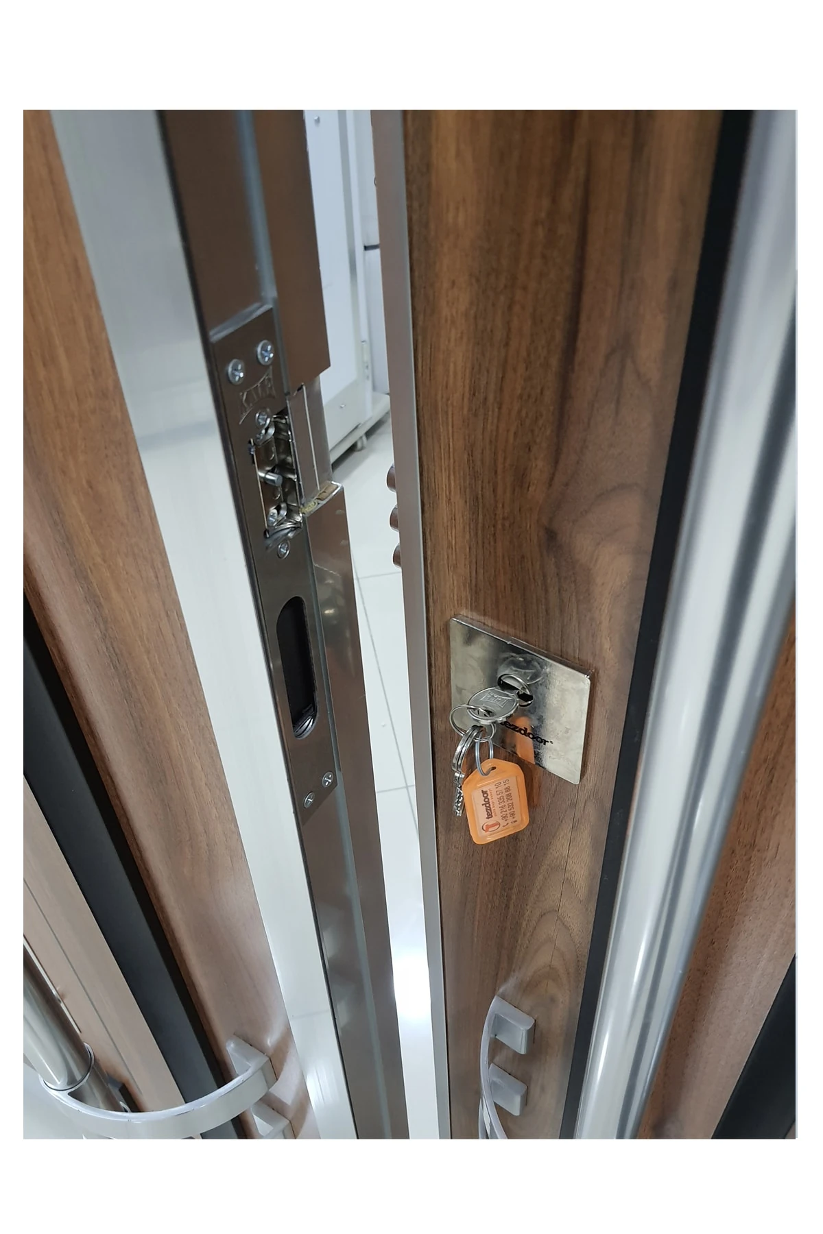 Celik Kapi Saruhan Model Kabartma Desenli Apartman Giriş Kapısı, Villa Kapısı Sağ Açılım