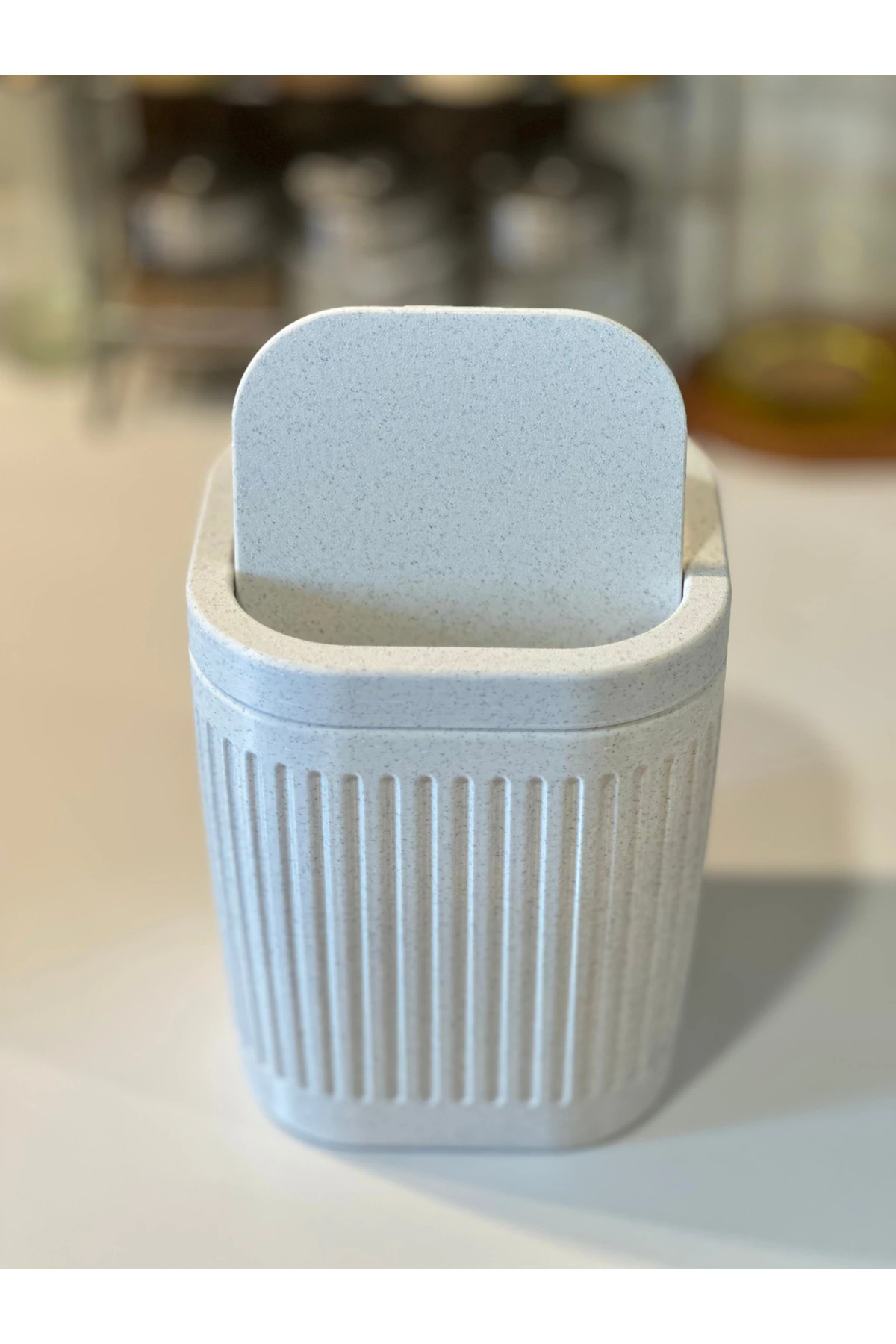 Marsel Dizayn Masaüstü Çöp Kutusu - 15cm - Açılır Kapanır - Mutfak-Banyo-Ofis İçin -Mermer Beyaz