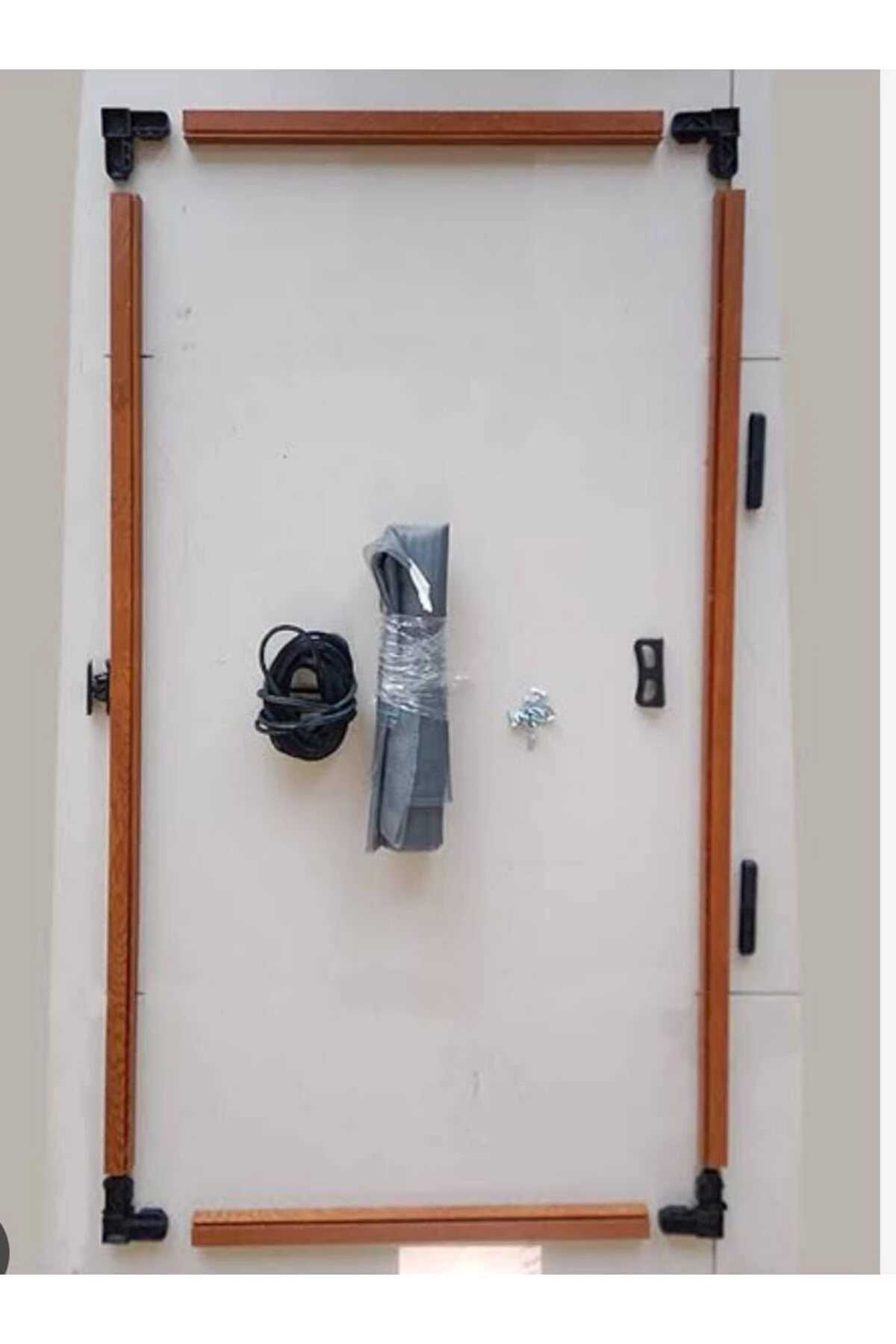 MENTEŞELİ ALTIN MEŞE  RENK PENCERE- KAPI SİNEKLİĞİ ( 120 - 150 X 10 - 50 )