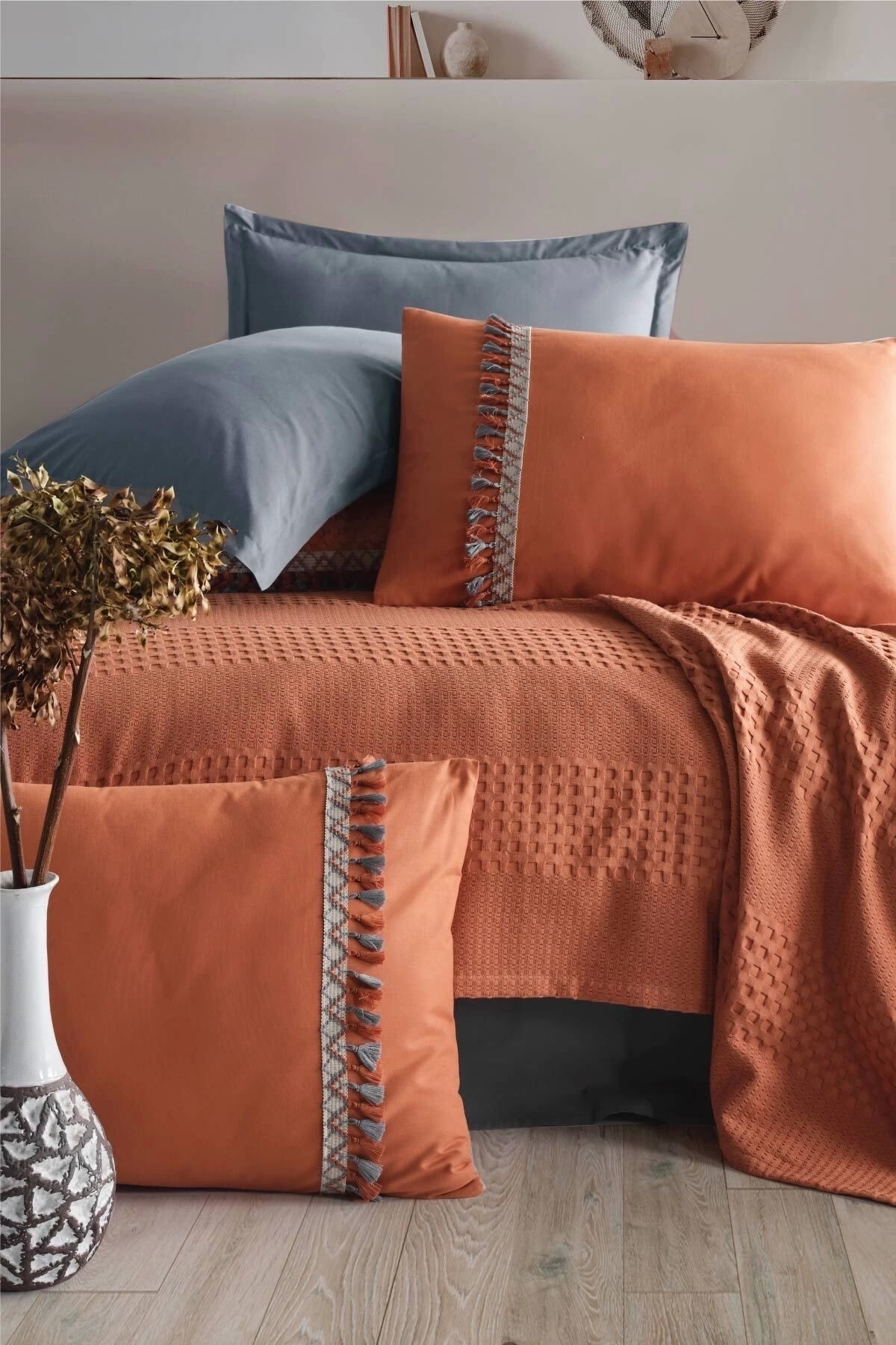 Butik Tek Kişilik Püsküllü Pike Takımı Bohamline Kiremit
