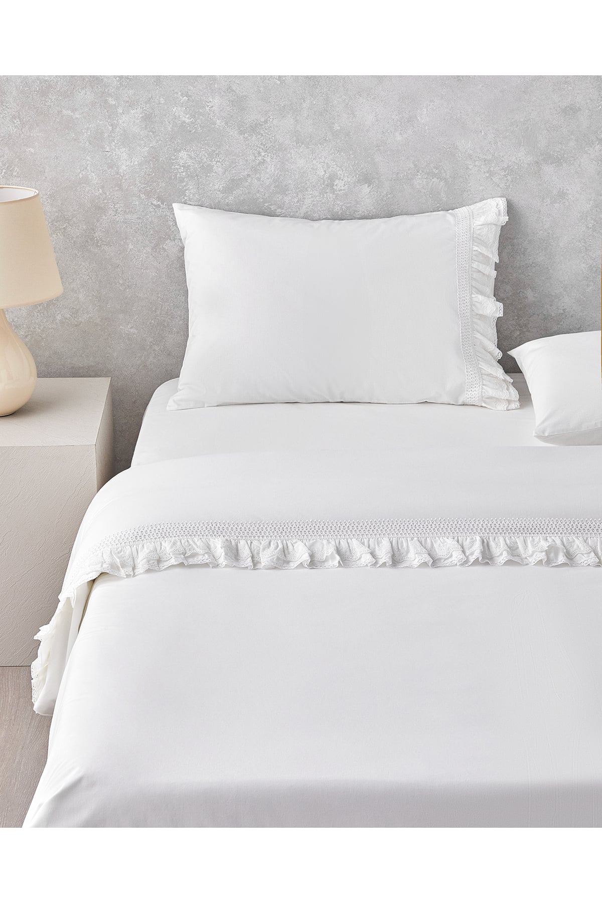 Elegance Chic Fırfırlı Kopanakili King Size Nevresim Takımı 240x220 cm Beyaz