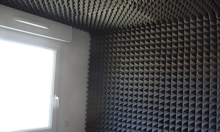 Yanmaz Akustik Piramit Sünger 50MM 50DNS 100CM x 100CM