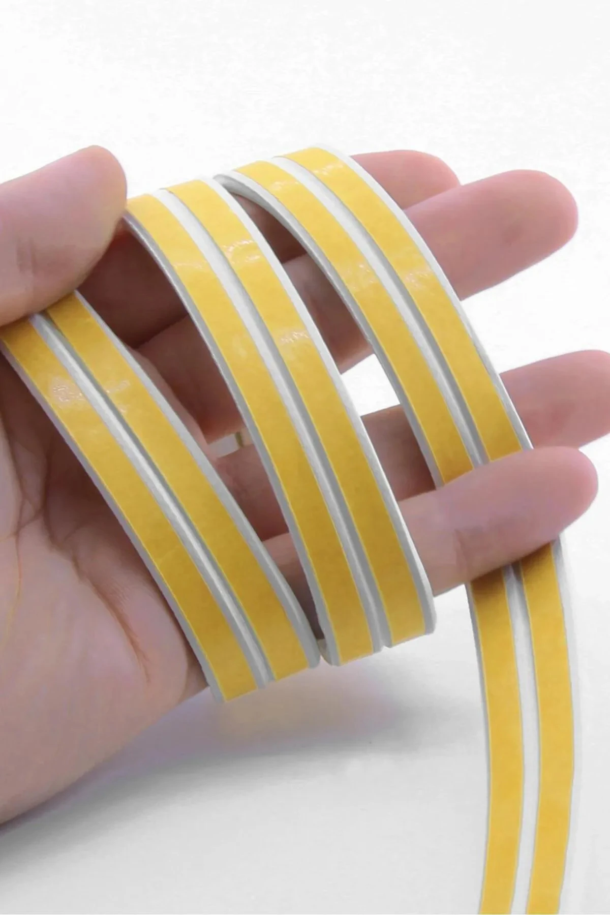 Kapı Pencere Bandı 4x2=8 Mt Su Geçirmez İzolasyon Fitili Ses Soğuk Isı Yalıtım Bandı (BEYAZ)