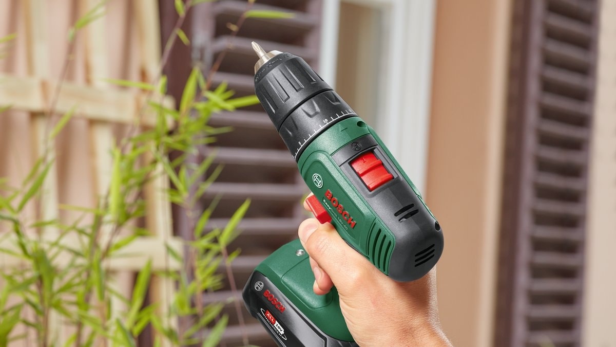 BOSCH Easyımpact 18V-40 1.5AH Çift Akü Darbeli Delme/vidalama + 241 Parça Aksesuar Seti