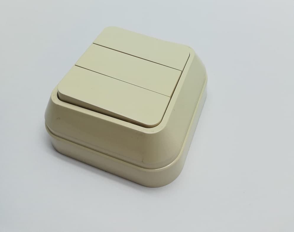 Makel Sıva Üstü Üçlü Anahtar Krem