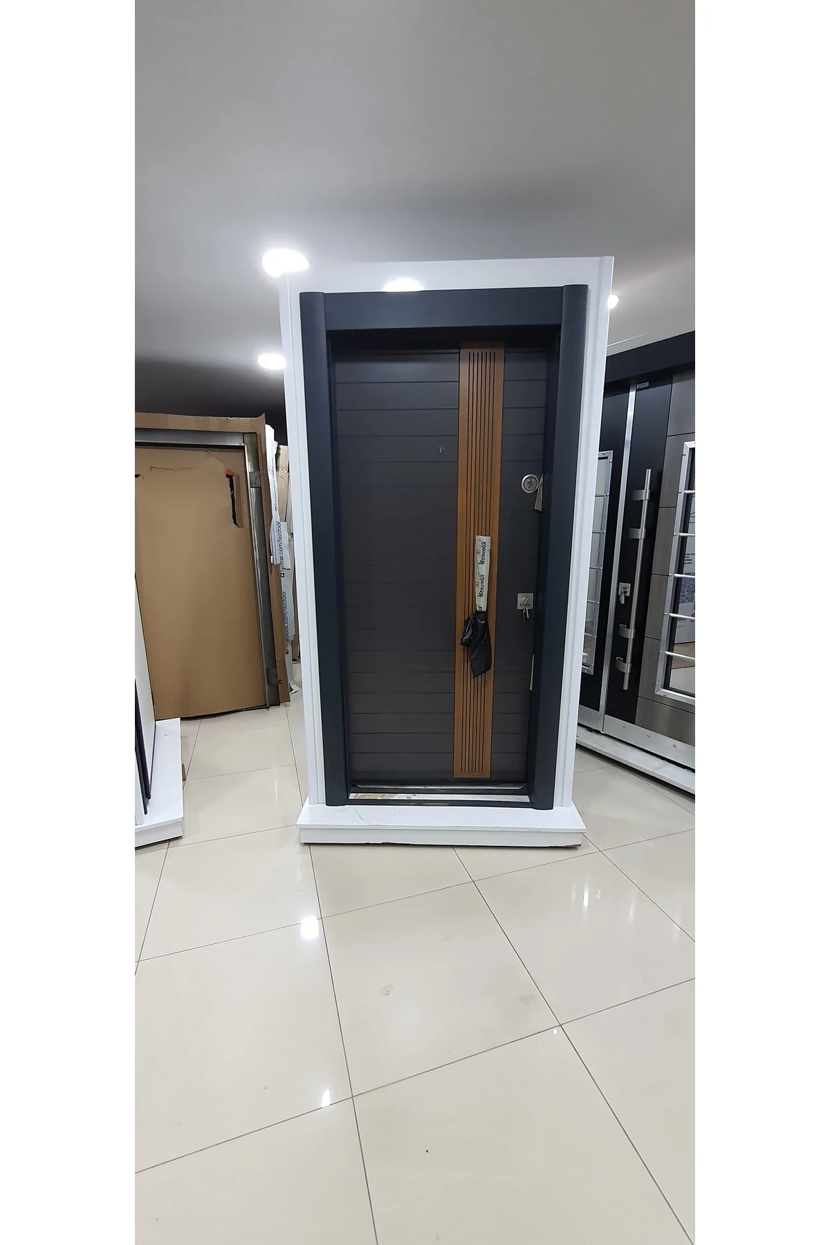 Çelik Kapı, Antrasit Renk, Ahşap Kuşaklı, Tırnaklı Sistem Daire Kapısı Sağ Açılım