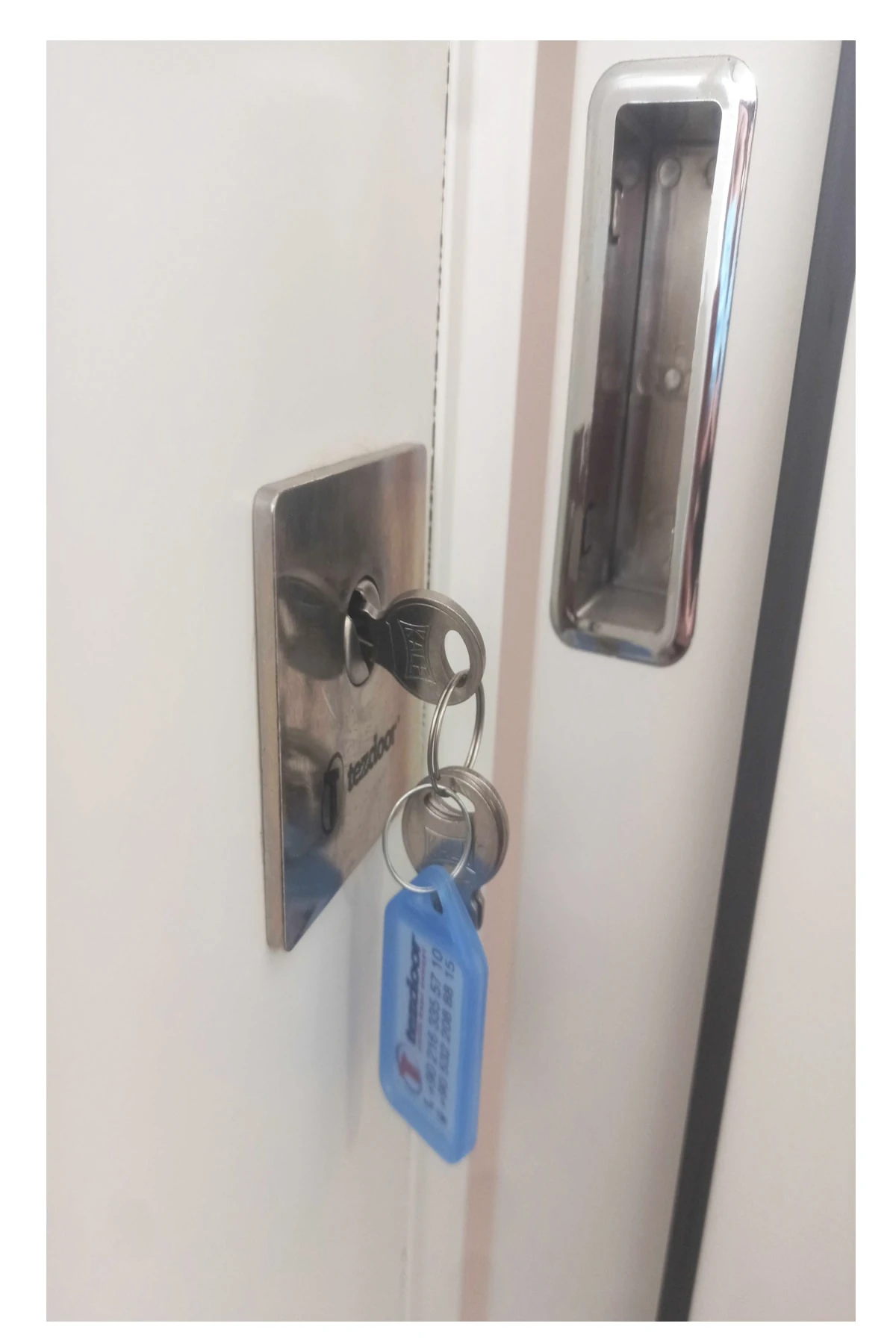 Çelik Kapı,beyaz Renk Çelik Kapı, Tırnaklı Çelik Kapı, Çelik Kapı Sol Açılım