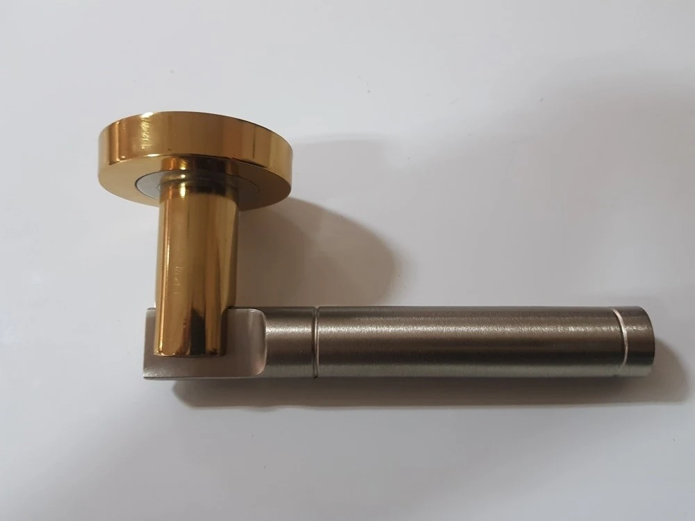 Çelik Kapı Kolu Rozetli Yasemin Albrifin Saten Sağ