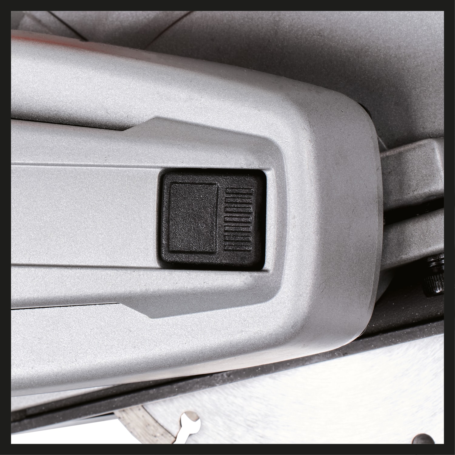 Kanal Açma Makinesi TE-MA 1700 (1.700 W, 38 mm'ye kadar kesme genişliği ayarı, 40 mm'ye kadar kesme derinliği , yumuşak başlatma, aşırı yük koruması, 4 adet elmas kesme diski dahil) - 4350740