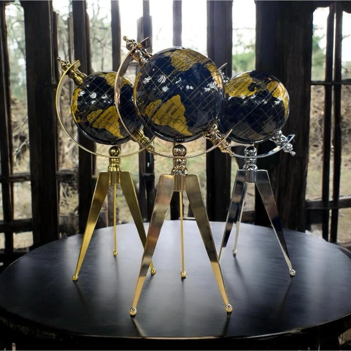 Dekoratif Metal Ithal Üç Ayaklı Dünya Küre Gold Siyah