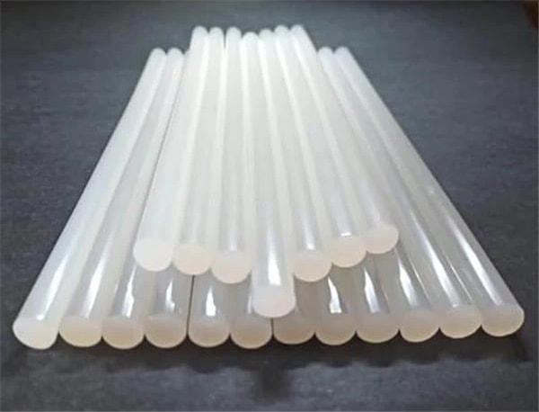 Beyaz Sıcak Silikon Çubuğu 11MM – 1kg (48 Adet)