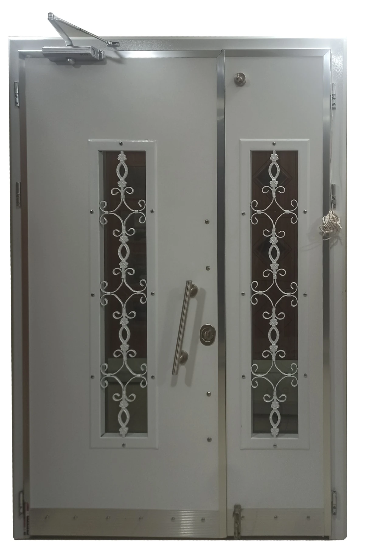 Çelik Kapı, Beyaz Renk Ferforjeli Kabartmalı Çelik Kapı Sol Açılım