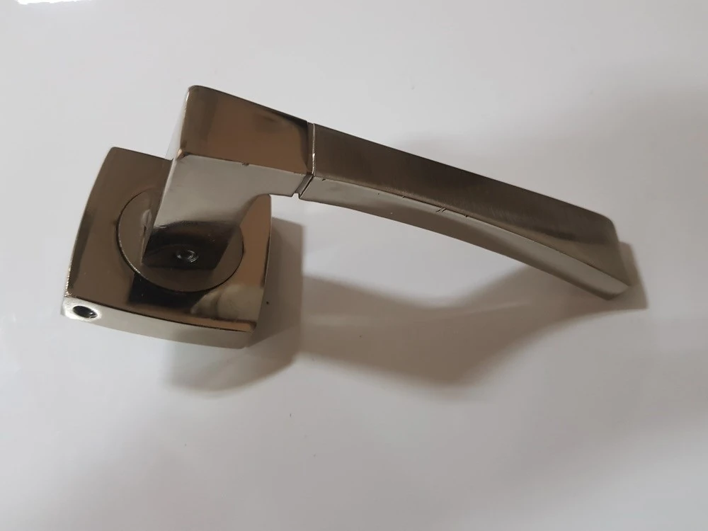 Çelik Kapı Kolu Rozetli Viktorya Nikel Saten Sağ