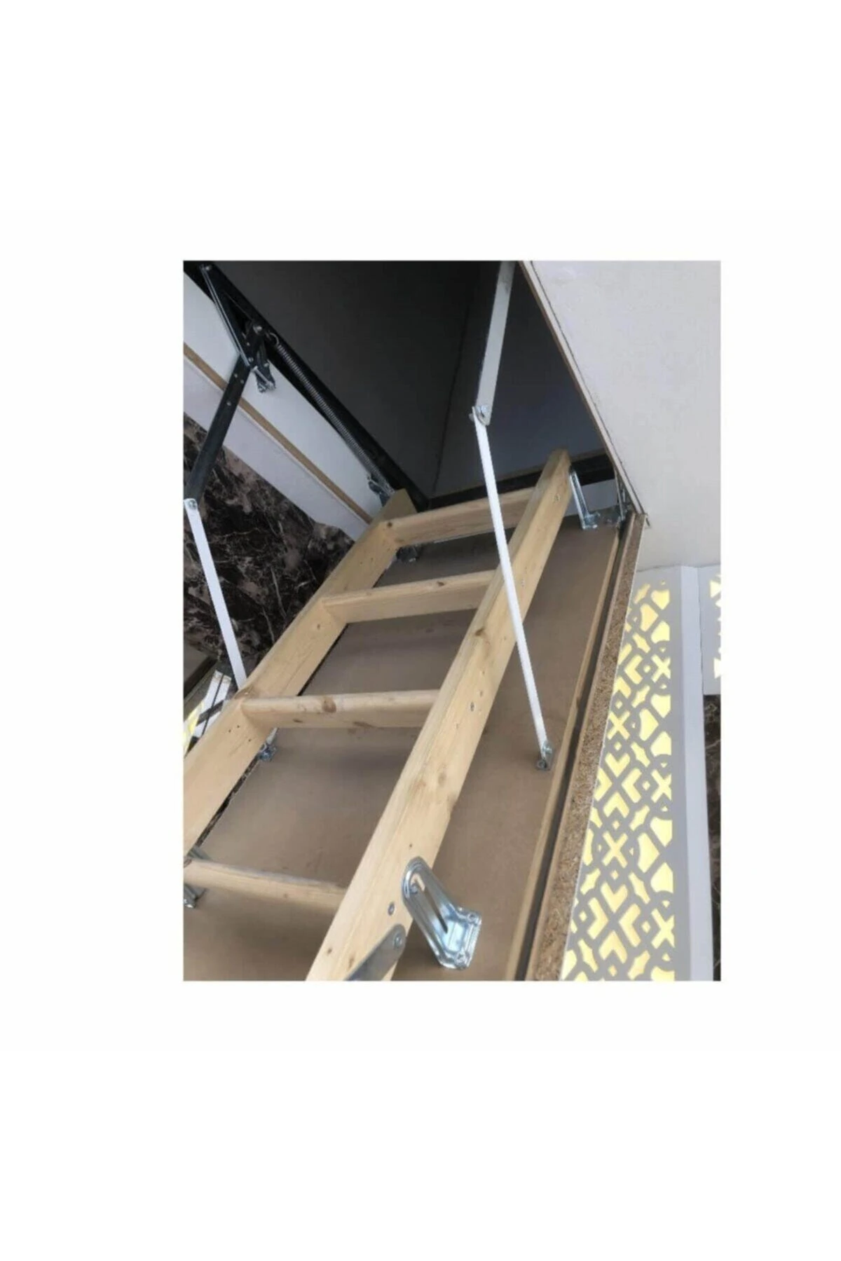 Minka Ahşap Çatı Merdiveni Çok Şık Dekoratif Kullanışlı Ve Güvenli Çatı Merdiveni