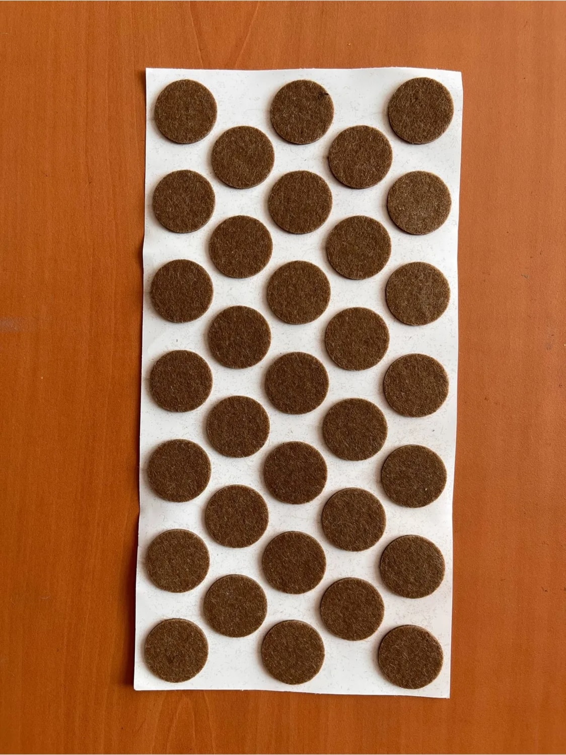 50 mm Yapışkanlı Keçe 8’li Paket | Mobilya Ayağı Koruyucu – Masa, Sandalye, Sehpa, Parke Zemin Için Kaydırmaz ve Çizilme Önleyici