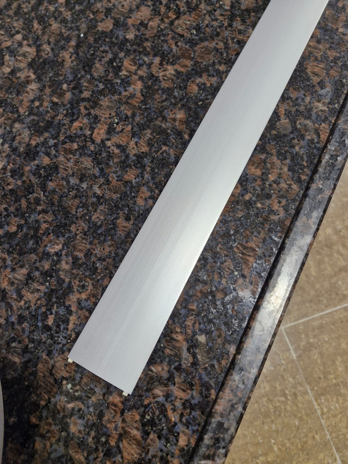 Parke Eşik Çıtası Kendinden Silikonlu Yapışkanlı Alüminyum Geniş Profil 90 Cm/3 Adet.