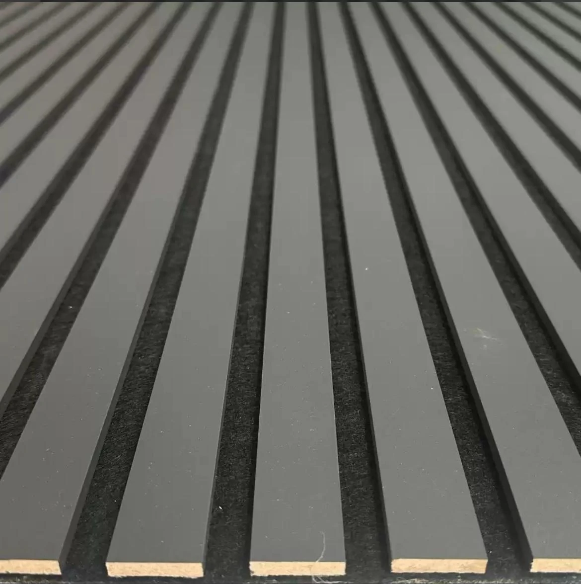 100 x 275 Antrasitgri Akustik Panel / 4 mm Keçeli / 9 mm Çıta