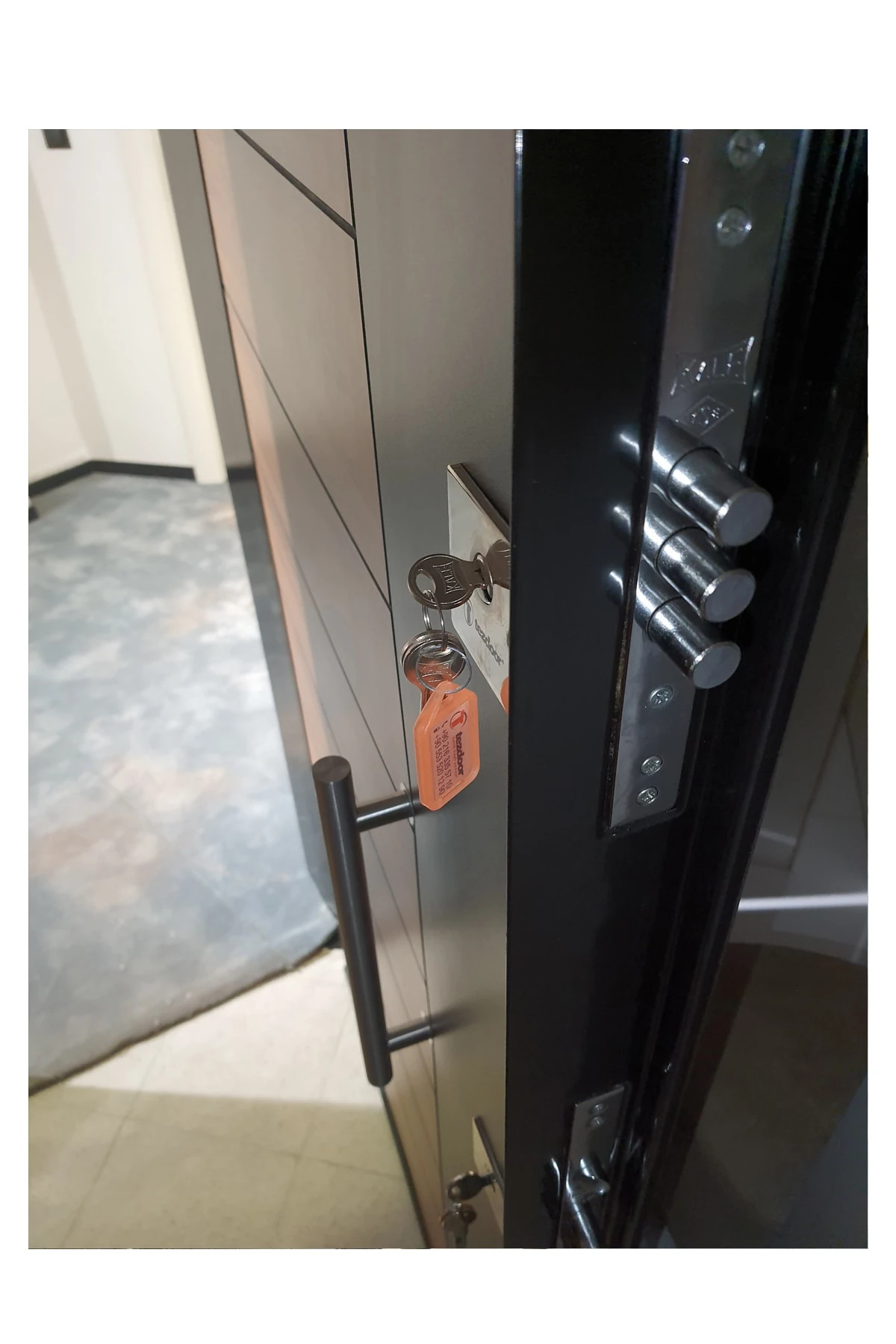 Celik Kapi Tırnaklı Sistem Çelik Kapı, Ahşap Kaplama Daire Kapısı, Çelik Kapı Sağ Açılım