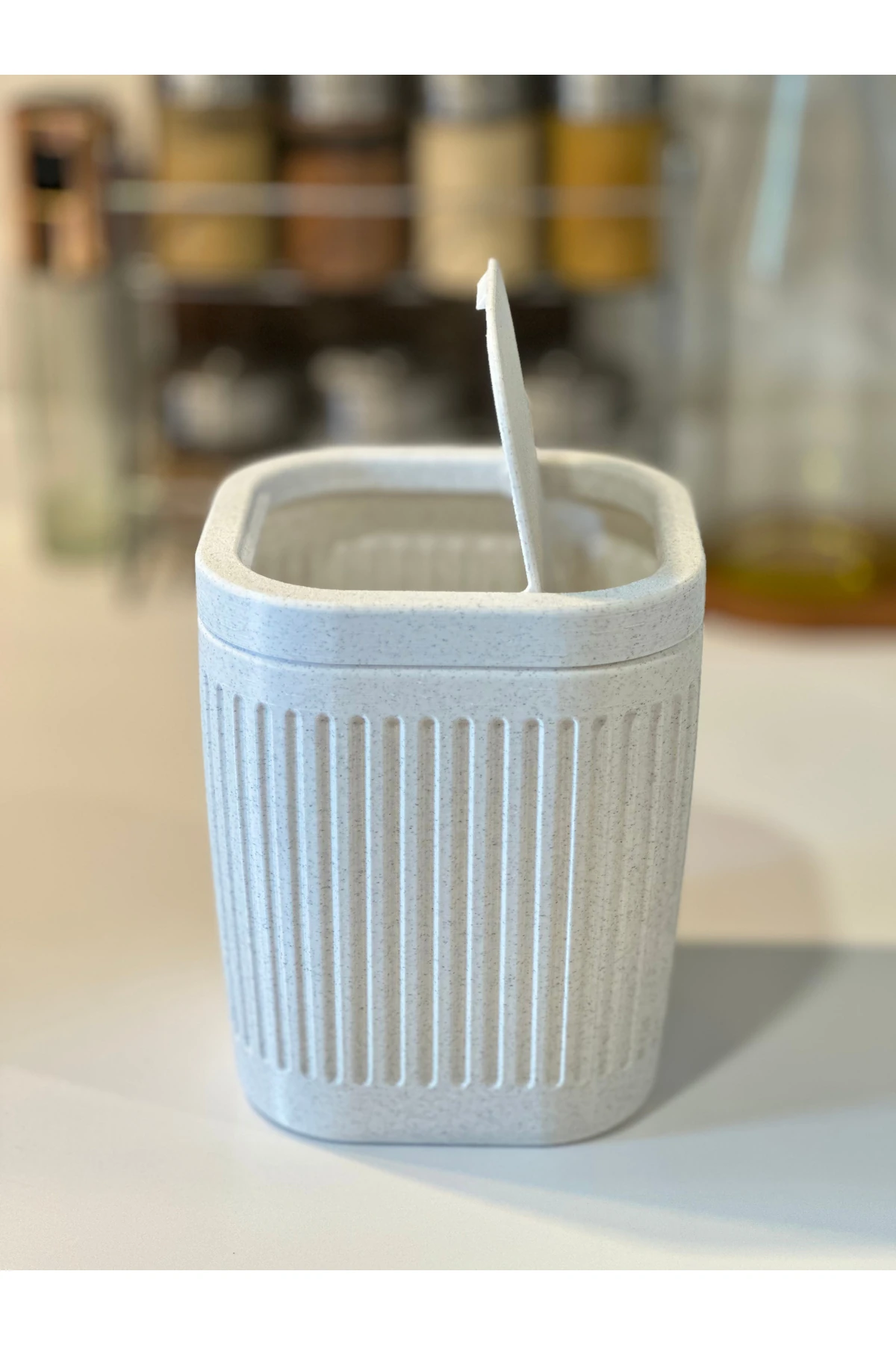 Marsel Dizayn Masaüstü Çöp Kutusu - 15cm - Açılır Kapanır - Mutfak-Banyo-Ofis İçin -Mermer Beyaz