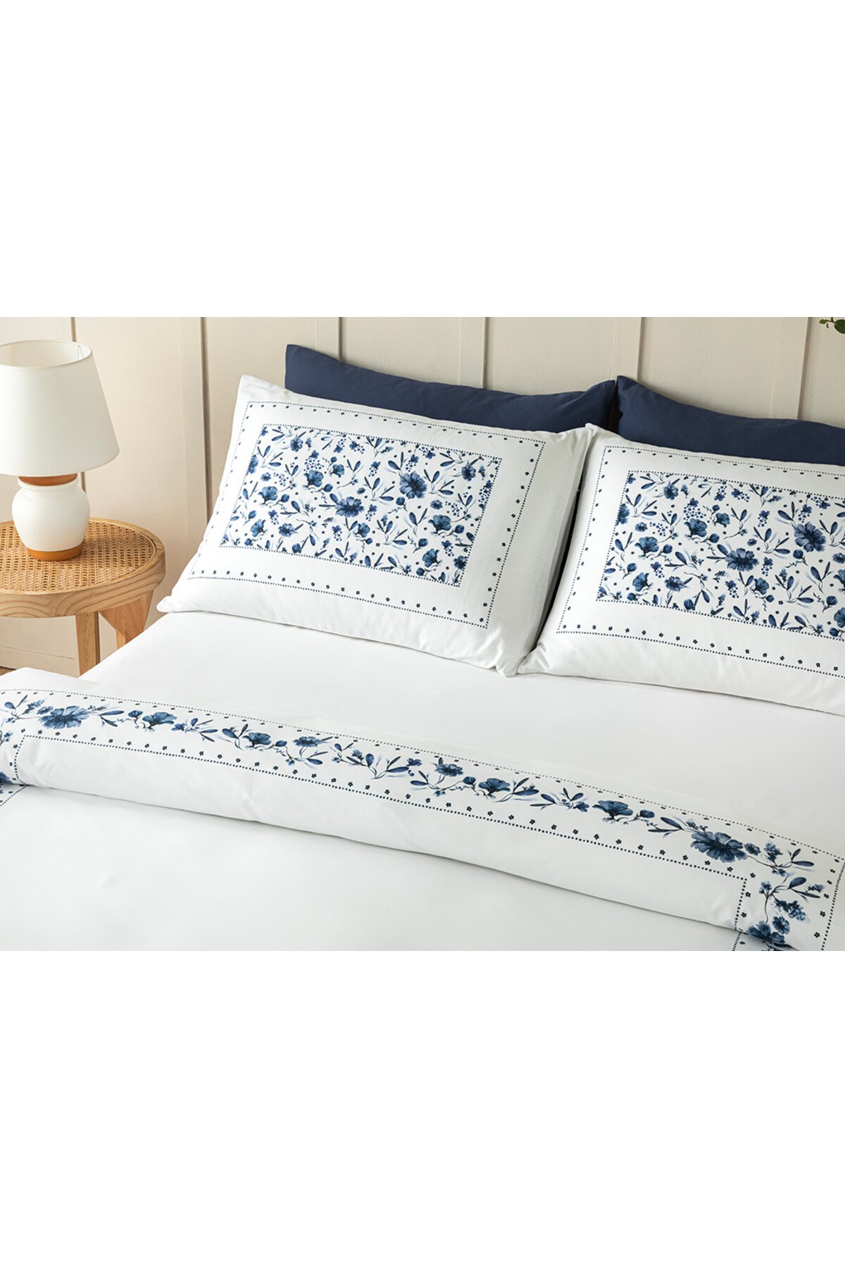 Flower Chain Dijital Baskılı Soft Cotton Çift Kişilik Nevresim Takımı 200x220 Cm Lacivert